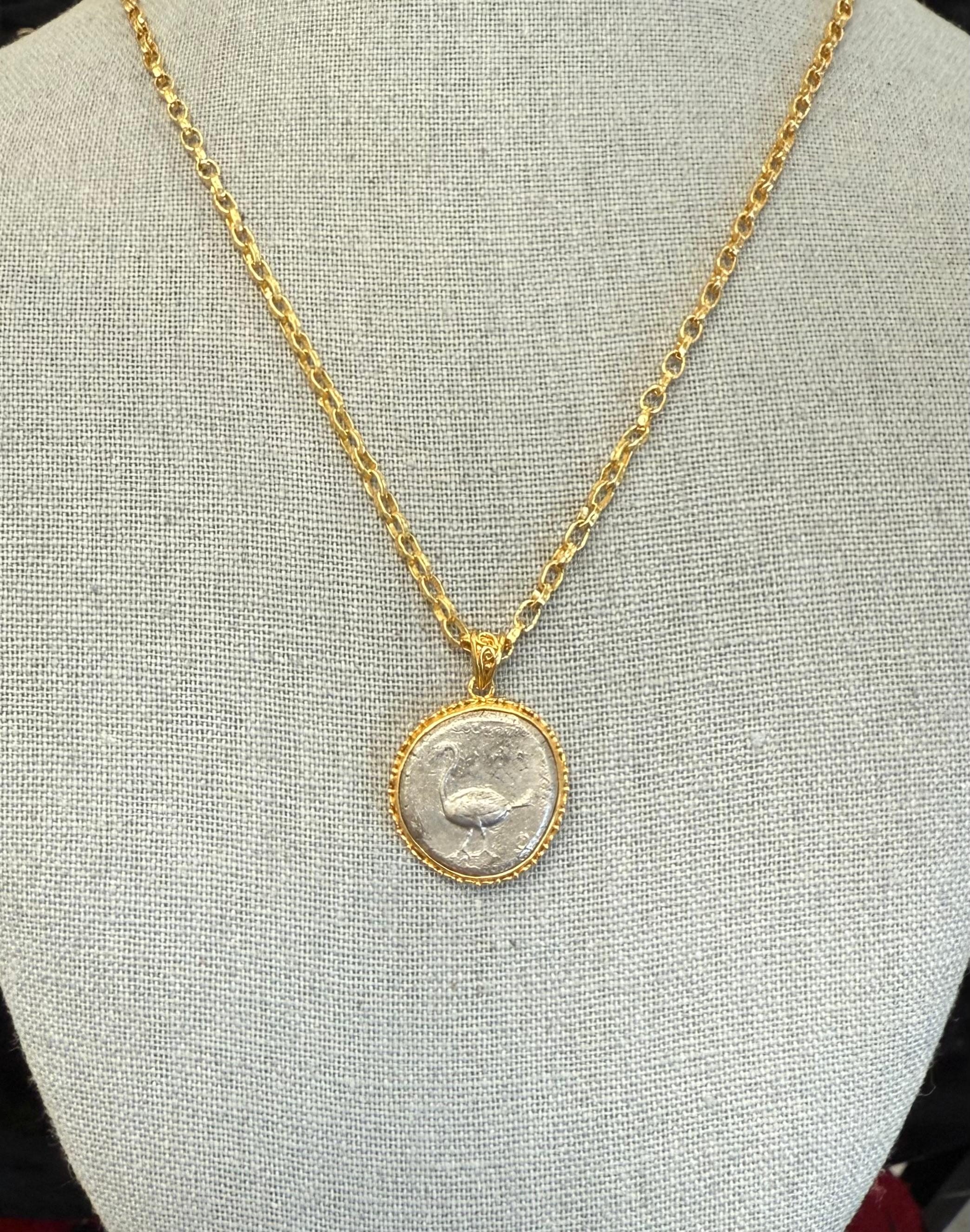 Pendentif en or 18K avec pièce de Swan en argent de l'Antiquité grecque du 5e siècle avant J.-C. en vente 7