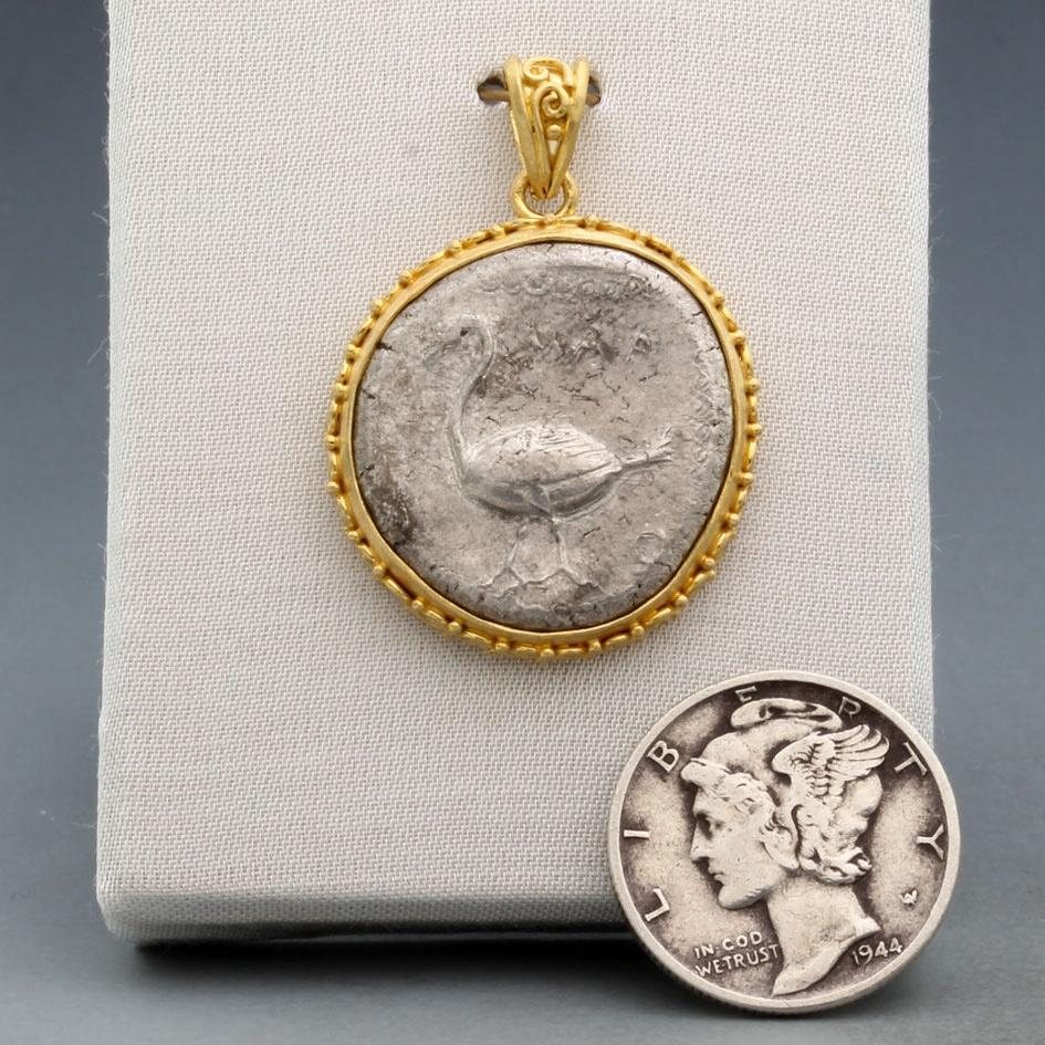 Pendentif en or 18K avec pièce de Swan en argent de l'Antiquité grecque du 5e siècle avant J.-C. Neuf - En vente à Soquel, CA