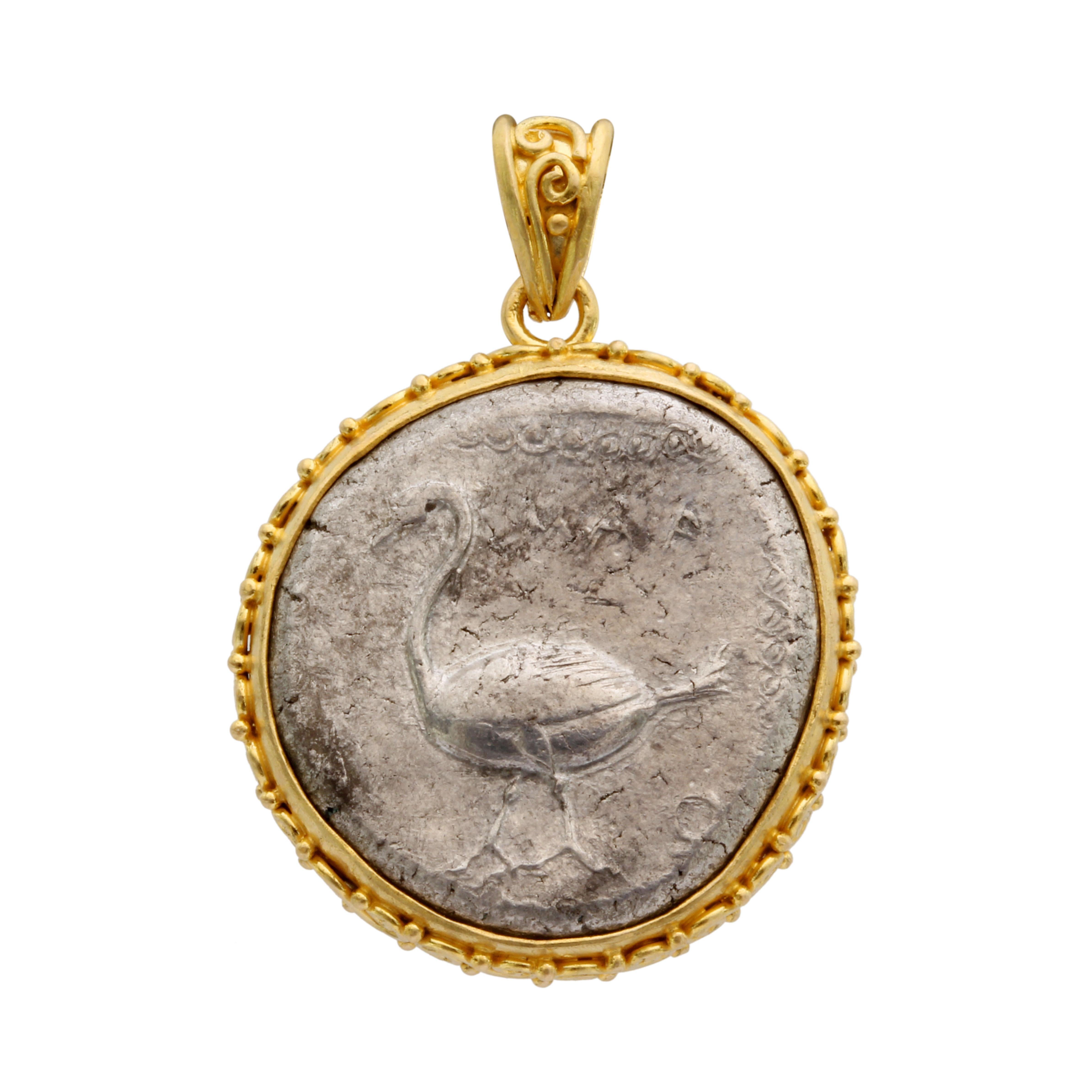 Pendentif en or 18K avec pièce de Swan en argent de l'Antiquité grecque du 5e siècle avant J.-C. en vente 2