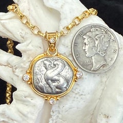 Colgante Esfinge Griega Antigua Siglo V a.C. Moneda Diamantes Oro 18K