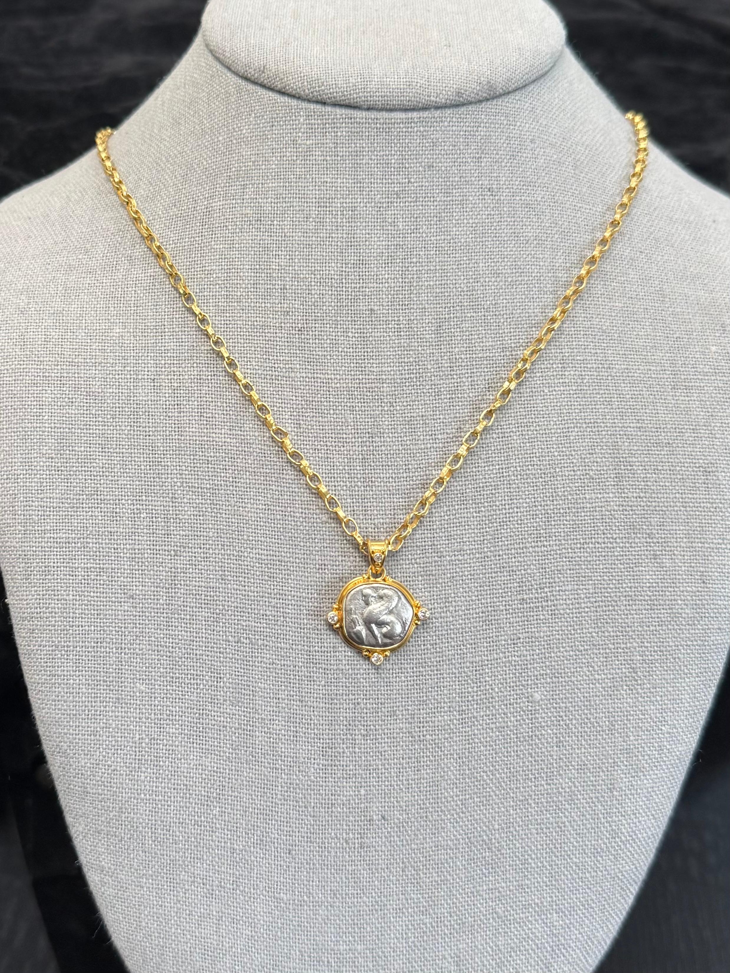 Grec classique Pendentif en or 18 carats Sphinx de l'Antiquité grecque du 5e siècle av. en vente