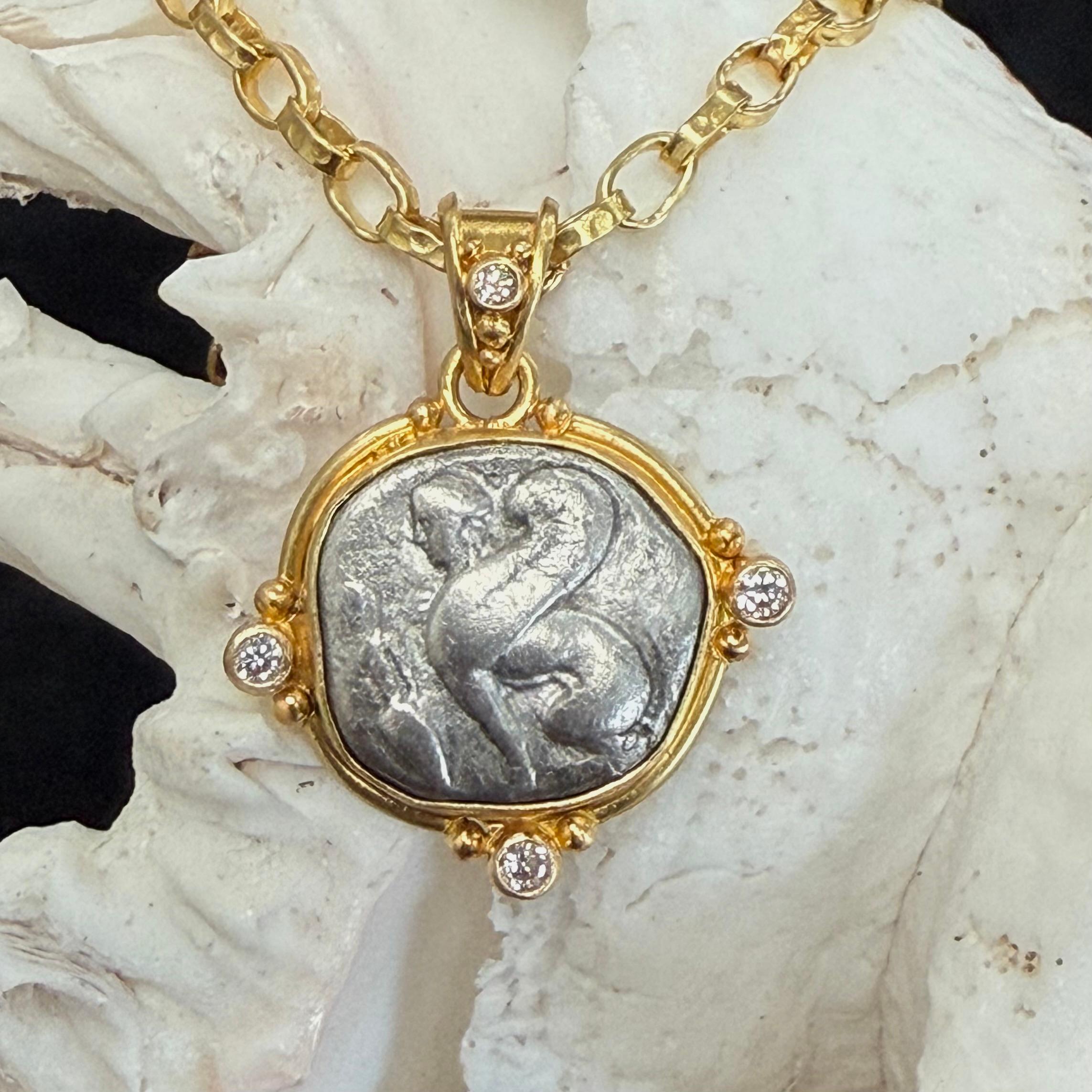 Pendentif en or 18 carats Sphinx de l'Antiquité grecque du 5e siècle av. en vente 2