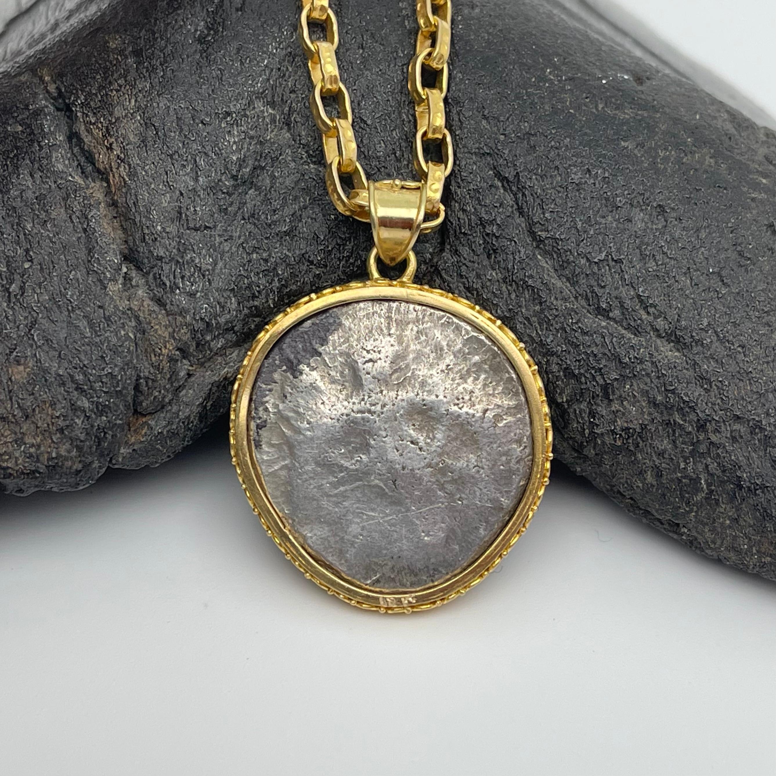 Pendentif en or 18 carats représentant une pièce de monnaie en forme de Swan de l'Antiquité grecque du 5e siècle avant J.-C. en vente 5