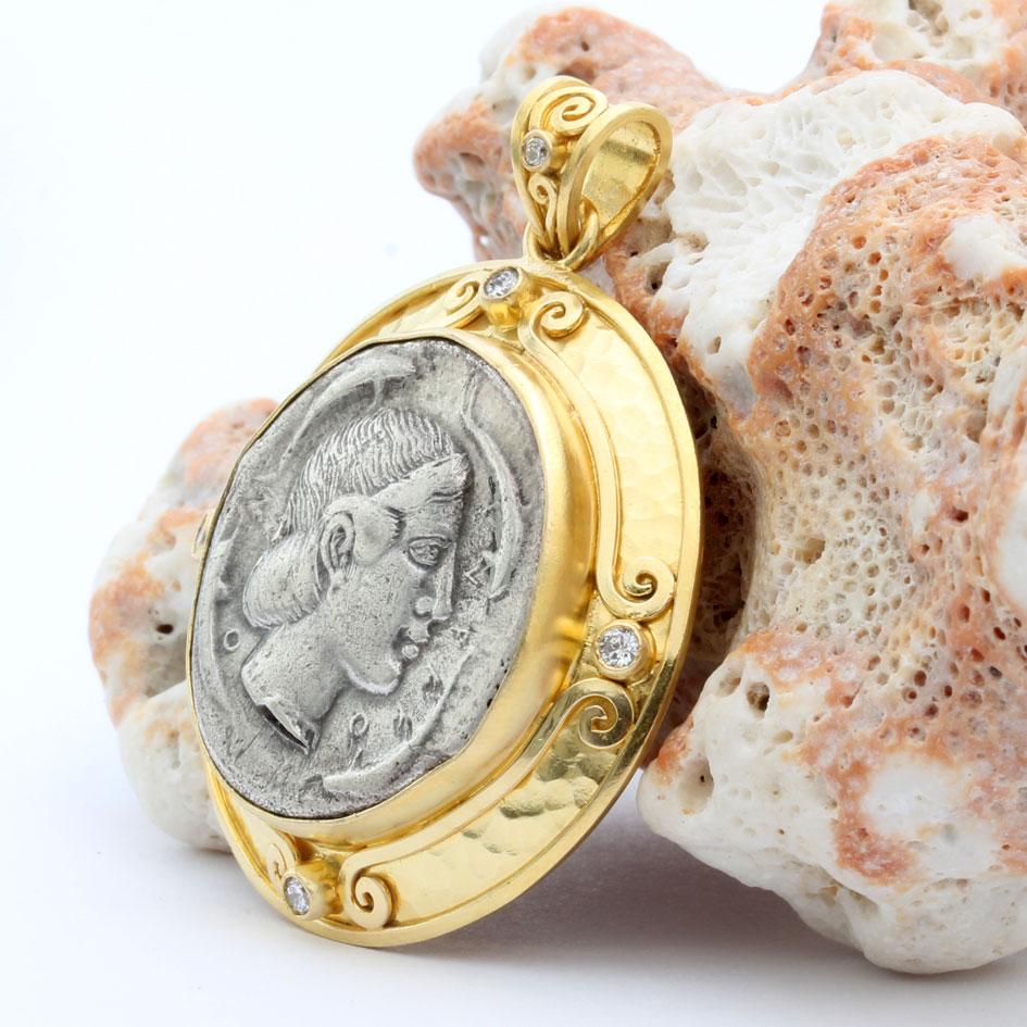 Grec classique Pendentif en or 18 carats Syracuse Arethusa, pièce de monnaie de la Grèce antique du 5ème siècle avant J.C. en vente