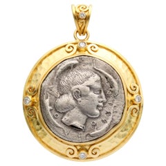 Antica moneta greca del 5° secolo a.C. di Siracusa Aretusa con diamanti in oro 18K