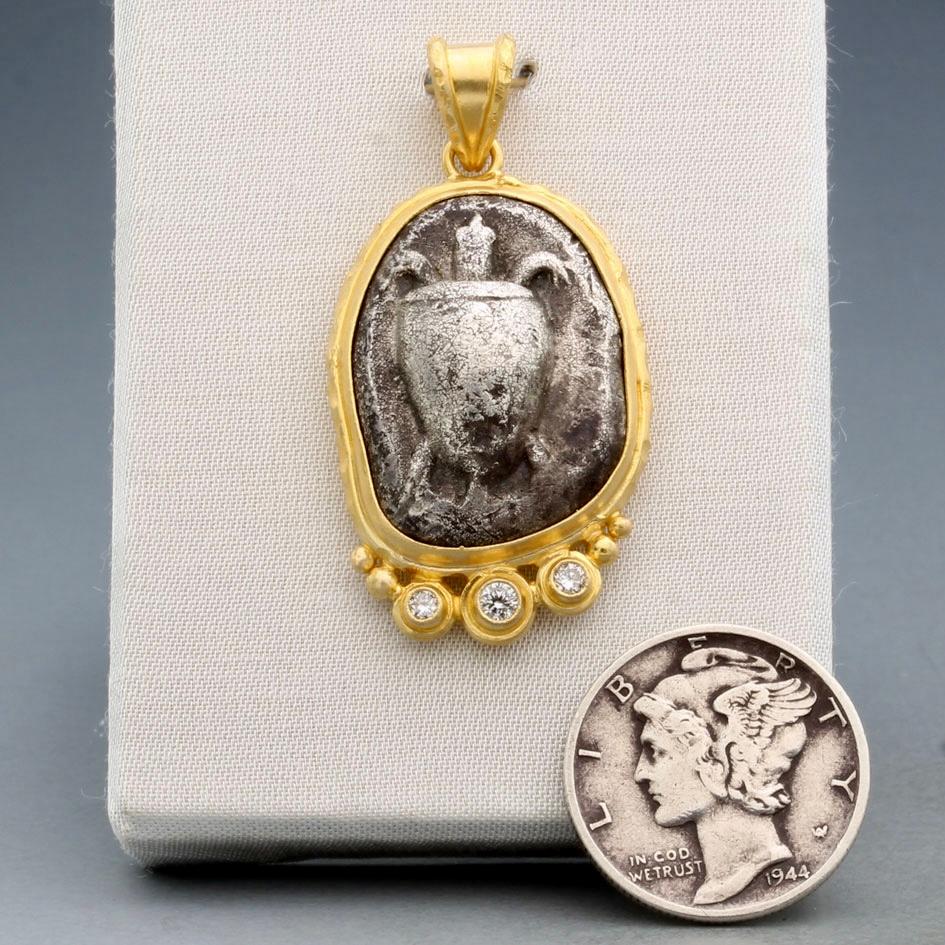 Taglio a rosa Antica moneta greca del 5° secolo a.C. con statere di tartaruga e diamanti, ciondolo in oro 18 carati in vendita