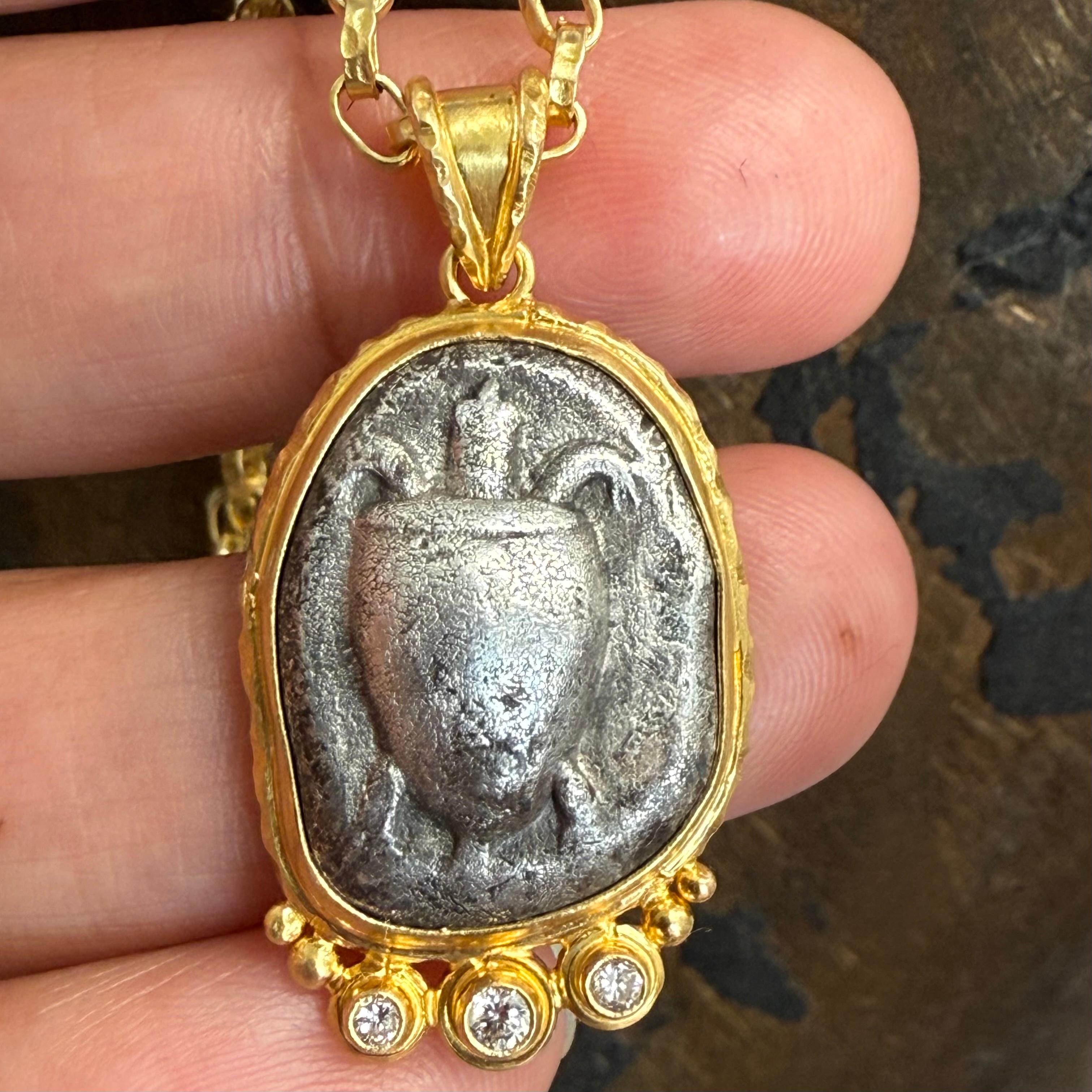 Antica moneta greca del 5° secolo a.C. con statere di tartaruga e diamanti, ciondolo in oro 18 carati in vendita 2