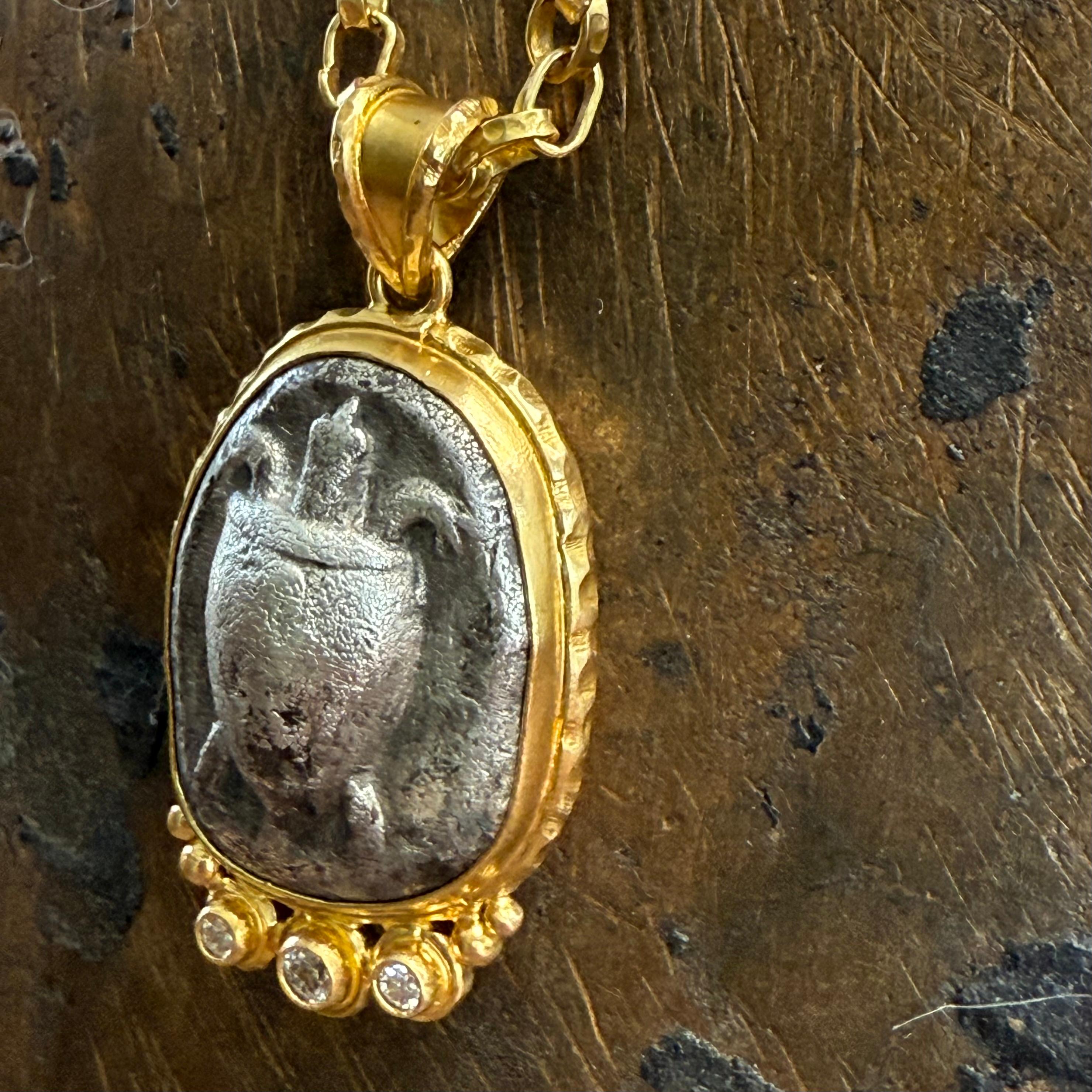 Antica moneta greca del 5° secolo a.C. con statere di tartaruga e diamanti, ciondolo in oro 18 carati in vendita 3
