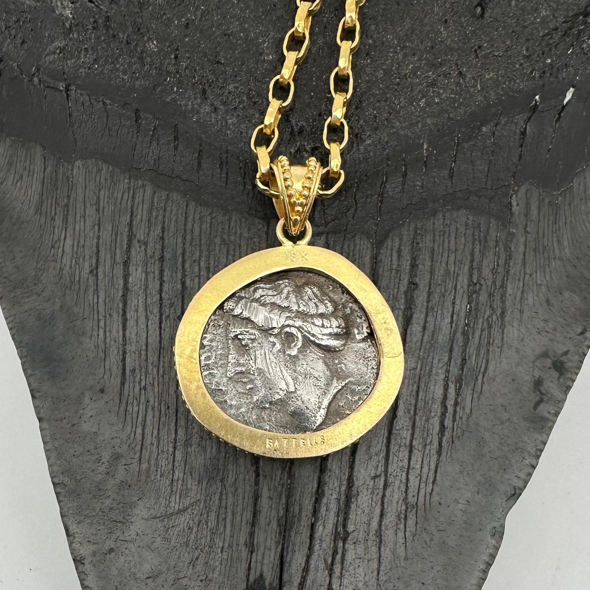 Pendentif en or 18K de la déesse ailée Nike de l'Antiquité grecque du 5e siècle av. en vente 5