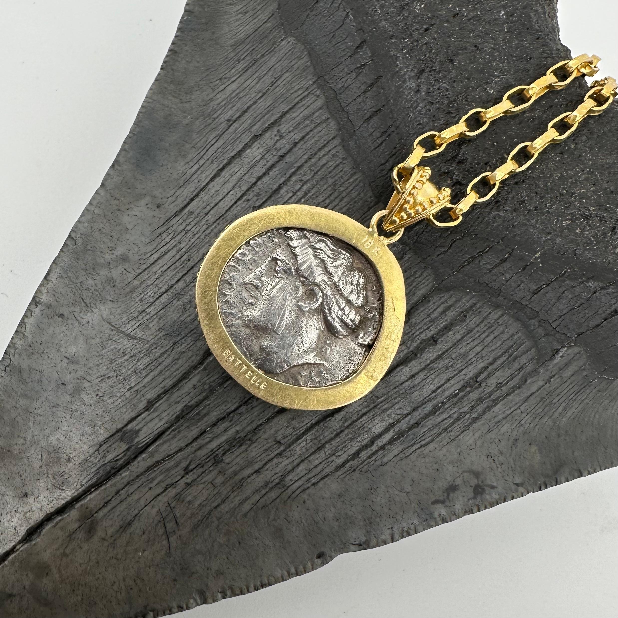 Pendentif en or 18K de la déesse ailée Nike de l'Antiquité grecque du 5e siècle av. en vente 3