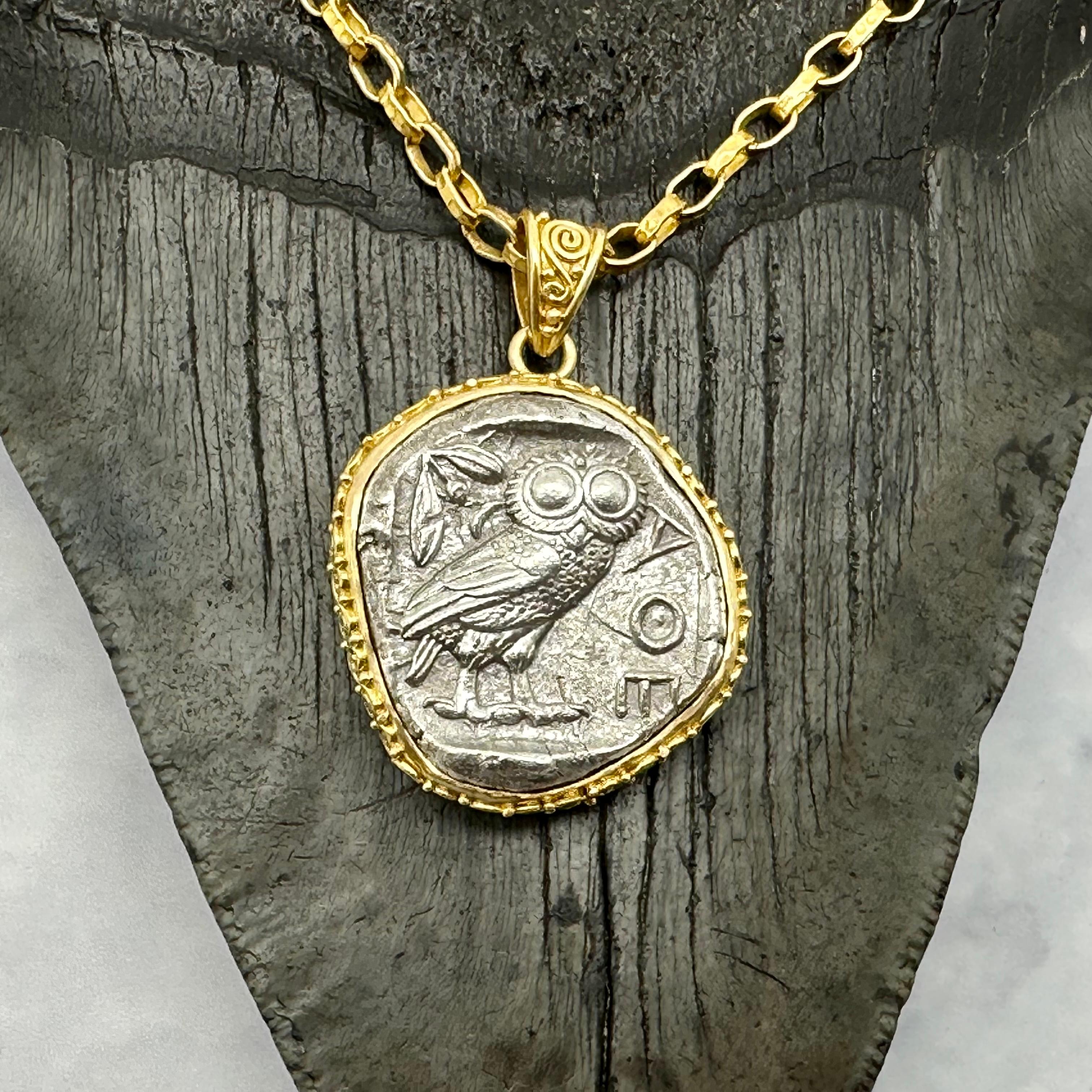 Athéna Grecque Ancienne 5ème siècle BCE Pièce Chouette Pendentif Or 18K Chaîne 18K Neuf à Soquel, CA