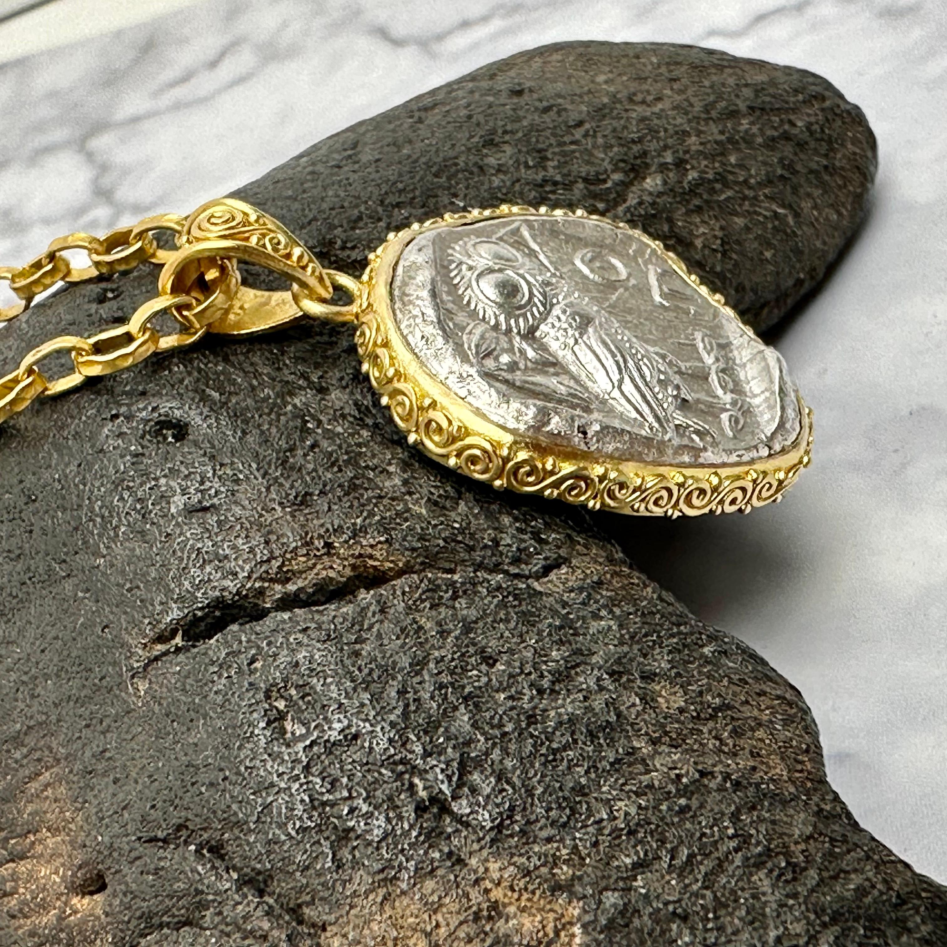  Athéna Grecque Ancienne 5ème siècle BCE Pièce Chouette Pendentif Or 18K Chaîne 18K Unisexe 