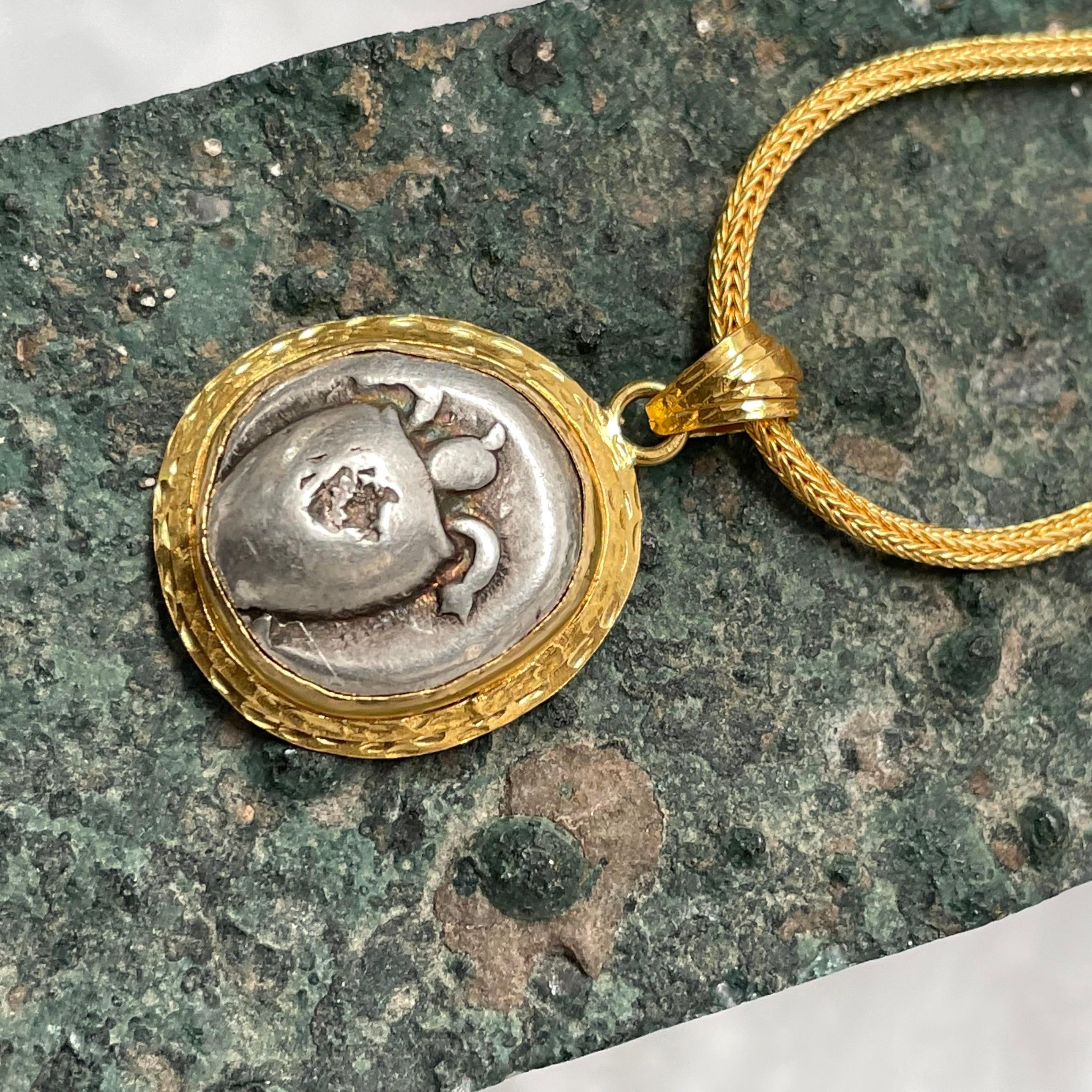 18k gold turtle pendant