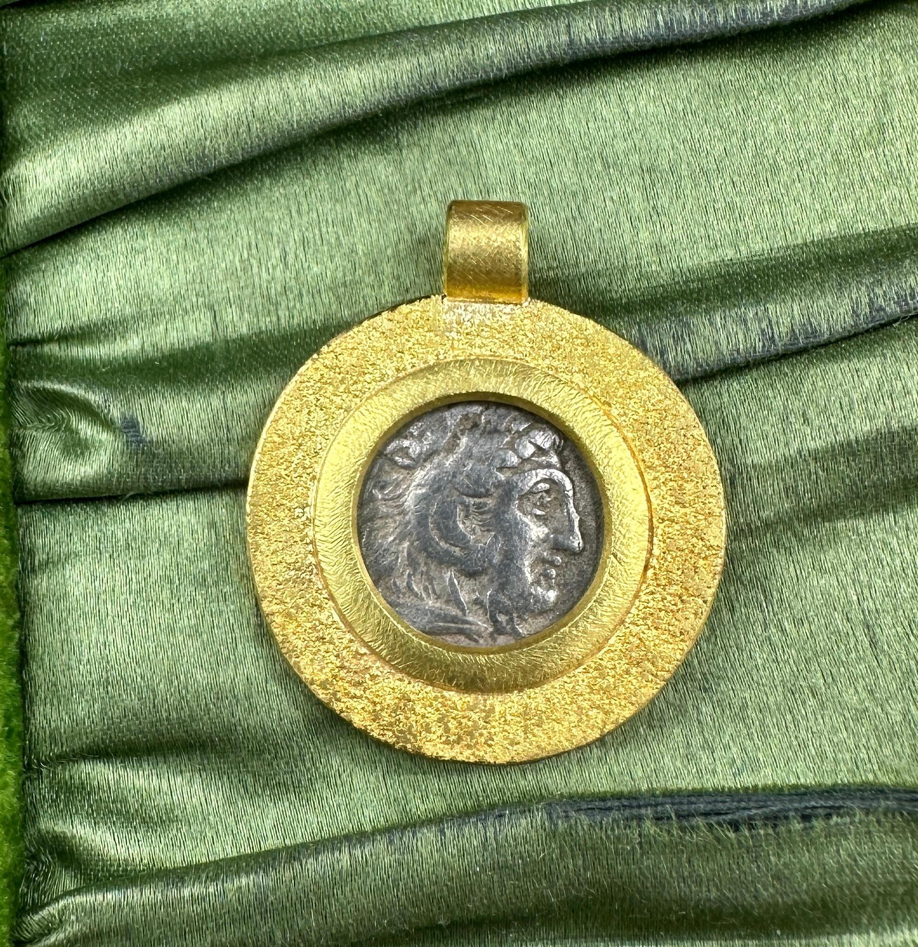 Collier avec pendentif en or 22 carats en forme de pièce de monnaie de la Grèce antique Alexander The Great et Zeus Unisexe en vente