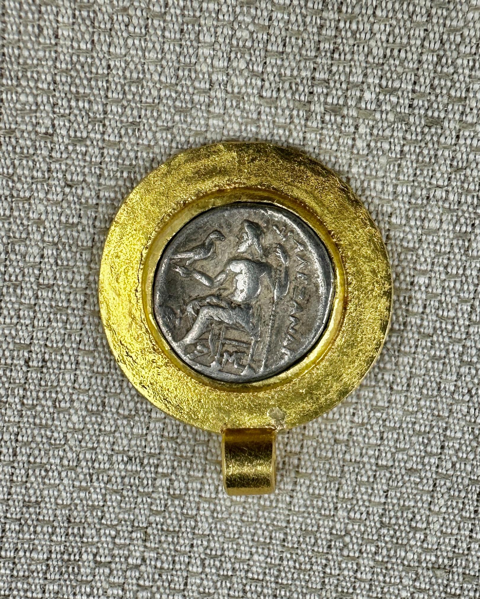 Collier avec pendentif en or 22 carats en forme de pièce de monnaie de la Grèce antique Alexander The Great et Zeus en vente 1