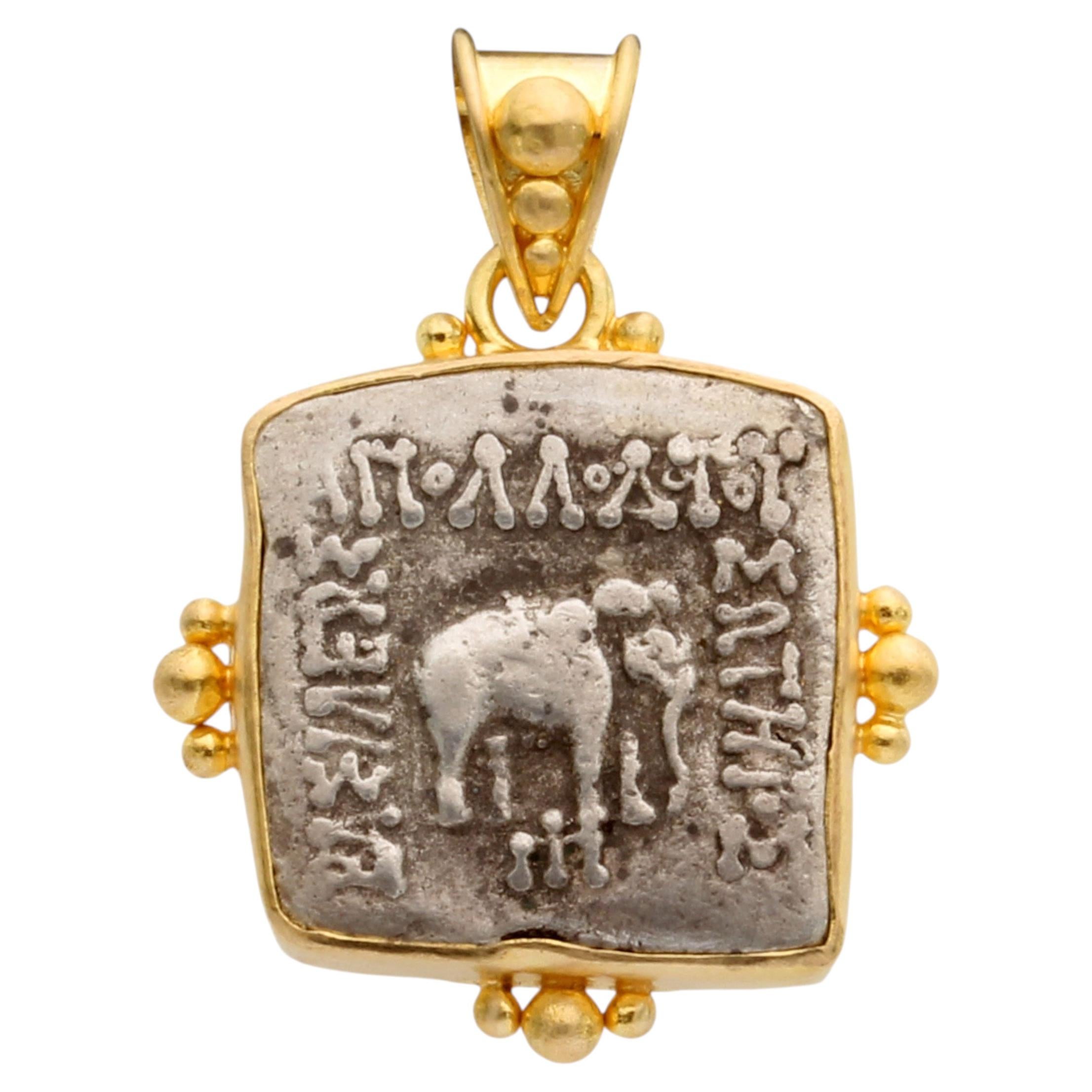 Moneta di elefante dell'antica Bactria greca del II secolo a.C. Ciondolo in oro 18 carati