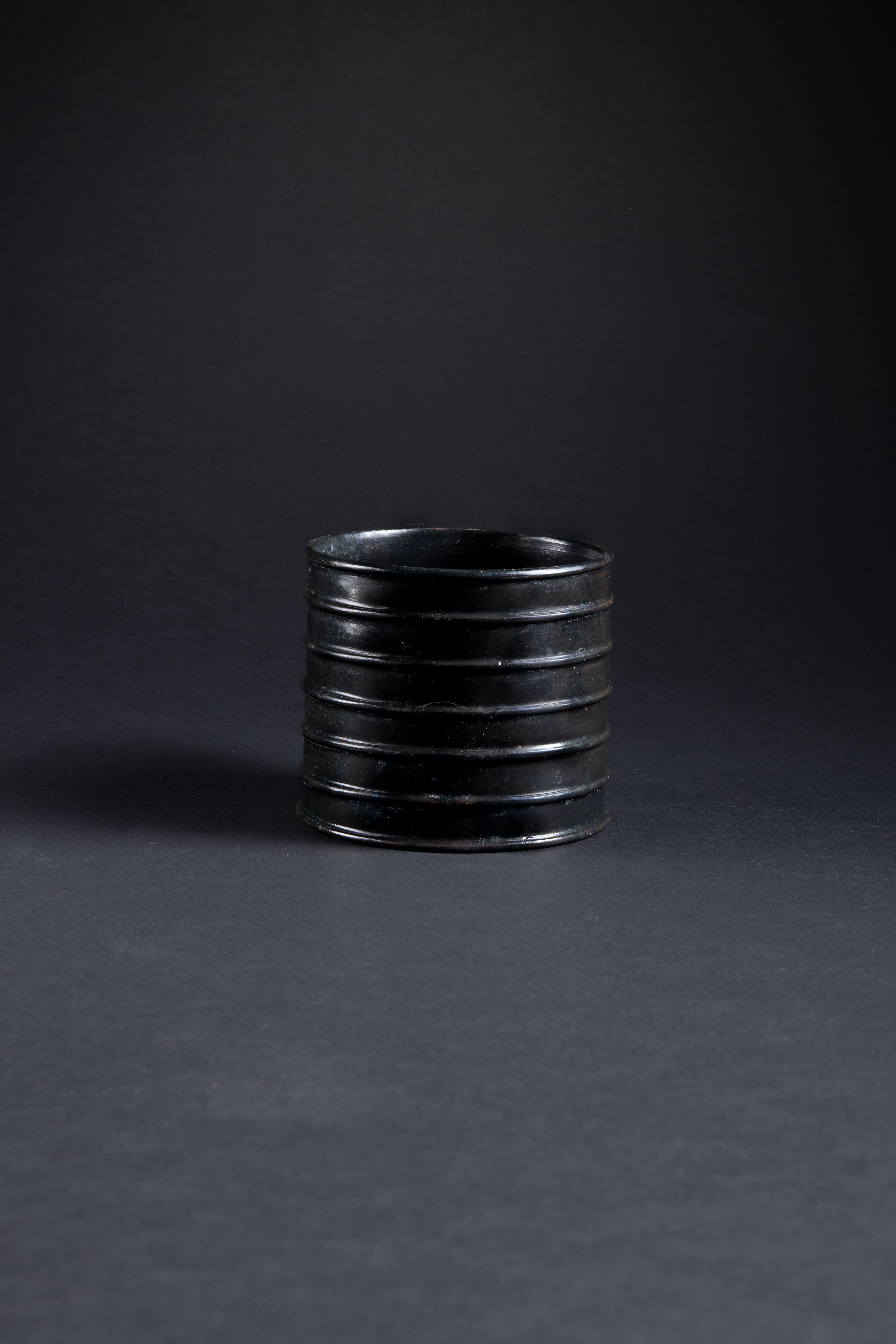 Tazza con smalto nero greco antico In condizioni ottime in vendita a London, GB