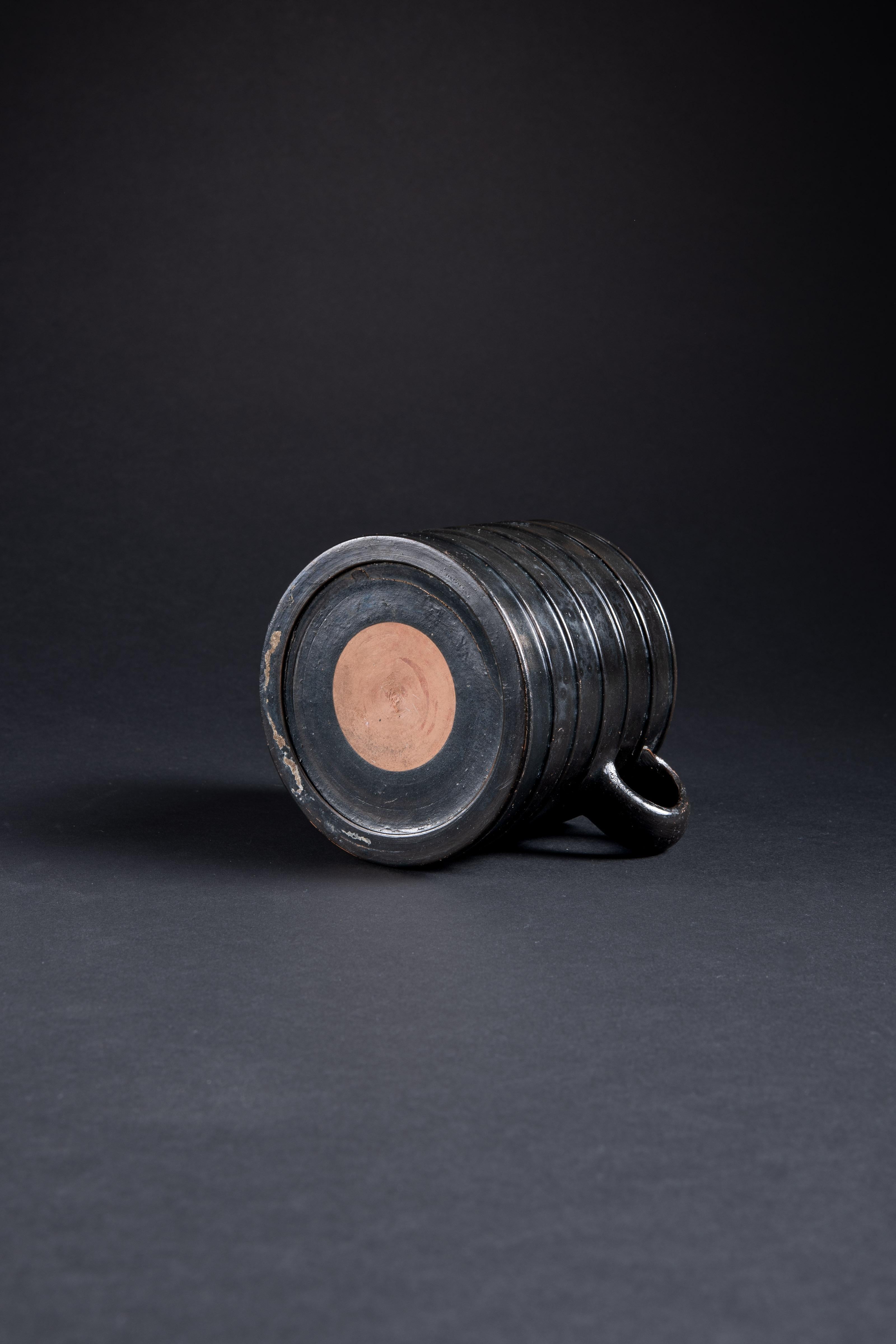 Terracotta Tazza con smalto nero greco antico in vendita