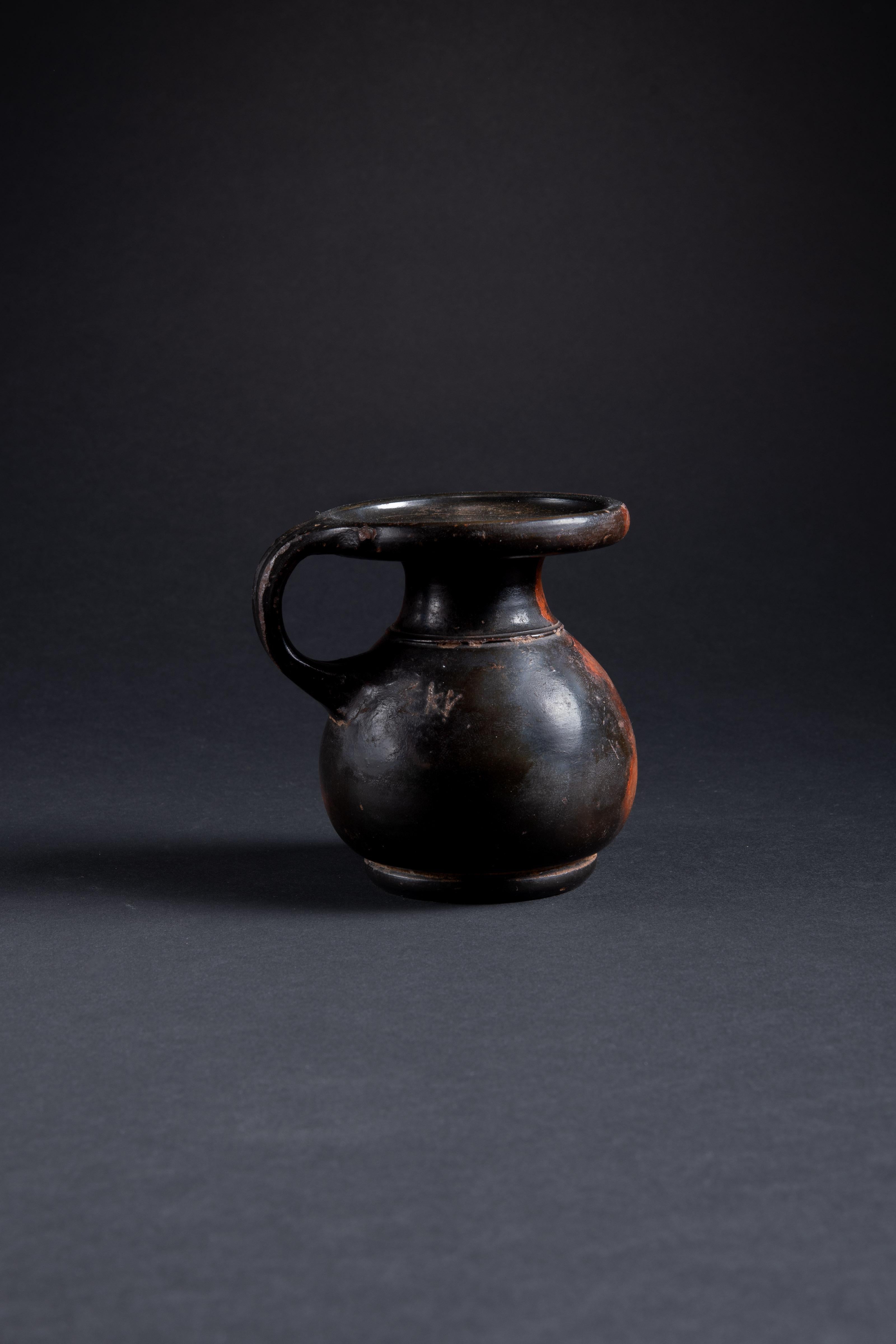 Cuit Bouteille à parfum grecque ancienne en émail noir en vente