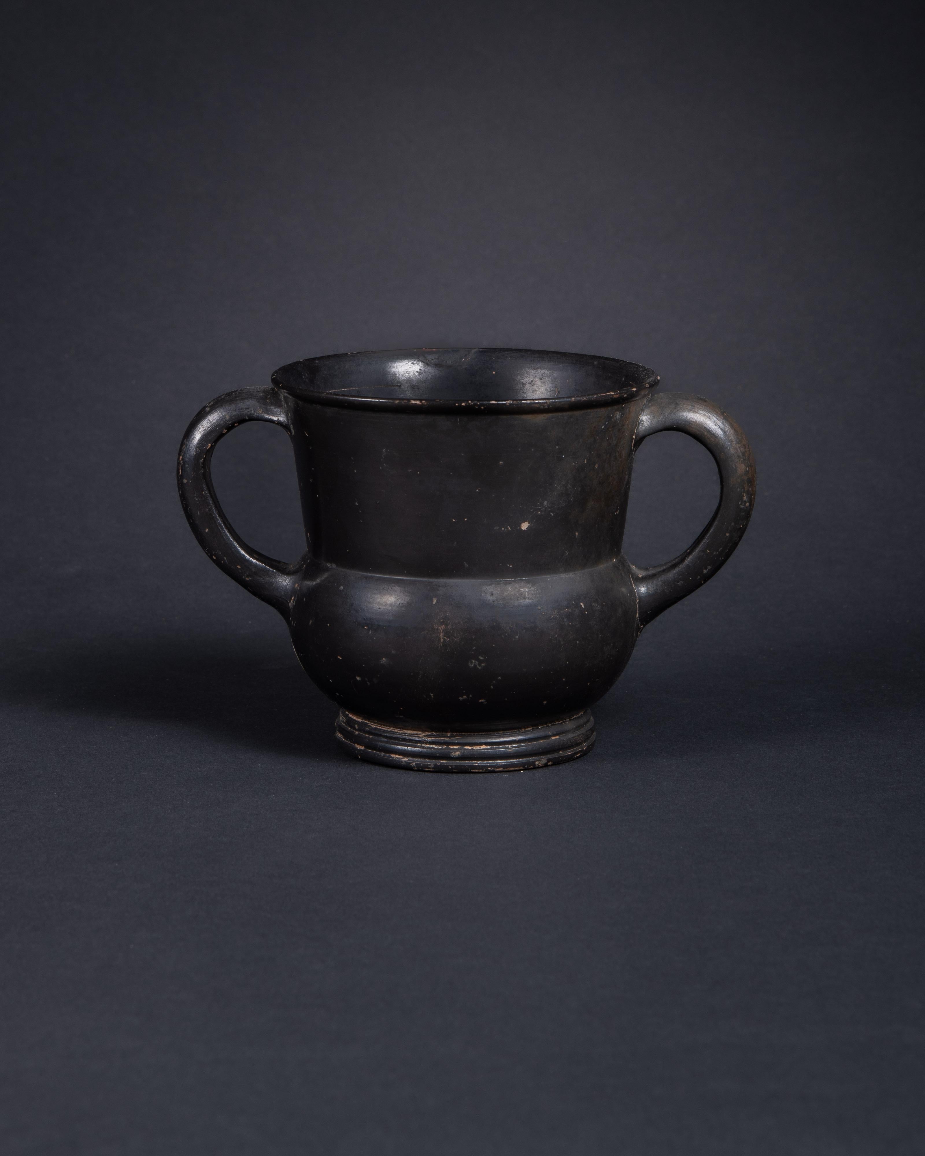 Greco classico Antica tazza da vino greca con smalto nero in vendita