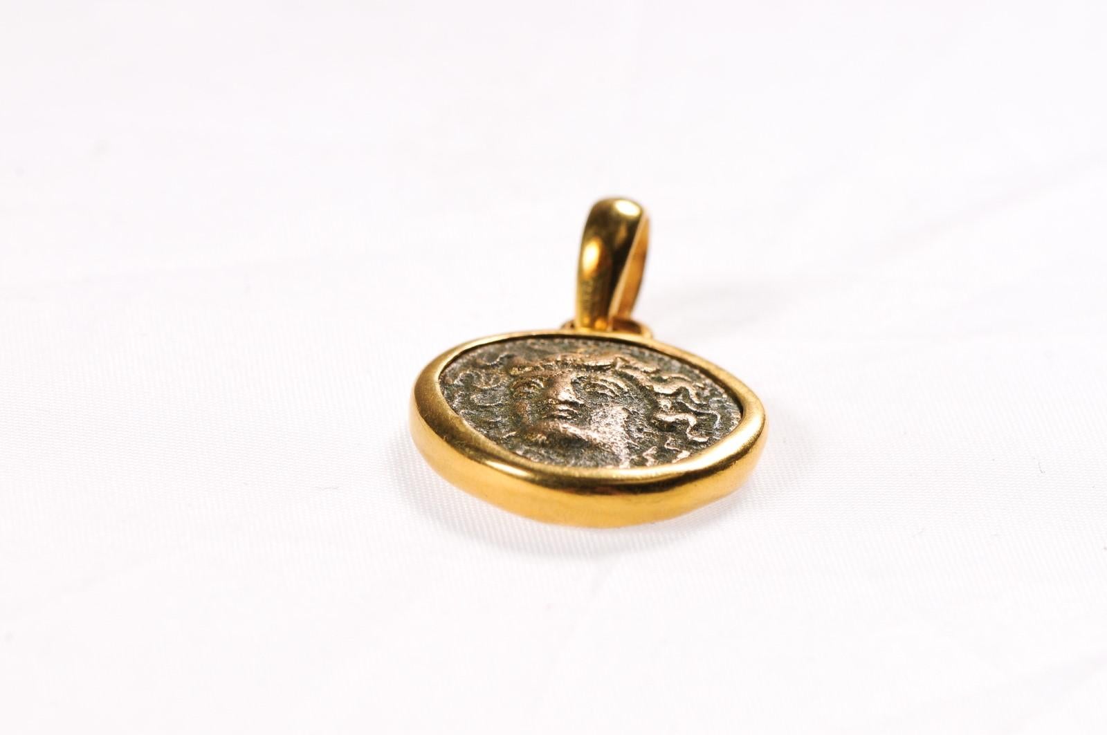 Antike griechische Bronzemünze in 22kt Anhänger (pendant nur) im Angebot 5