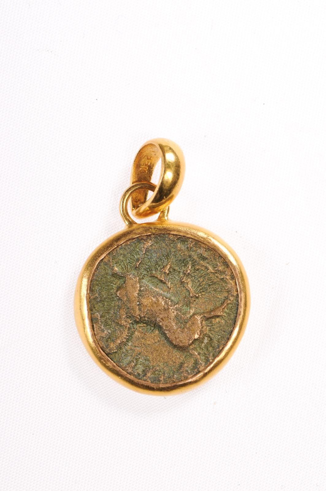 Antike griechische Bronzemünze in 22kt Anhänger (pendant nur) für Damen oder Herren im Angebot
