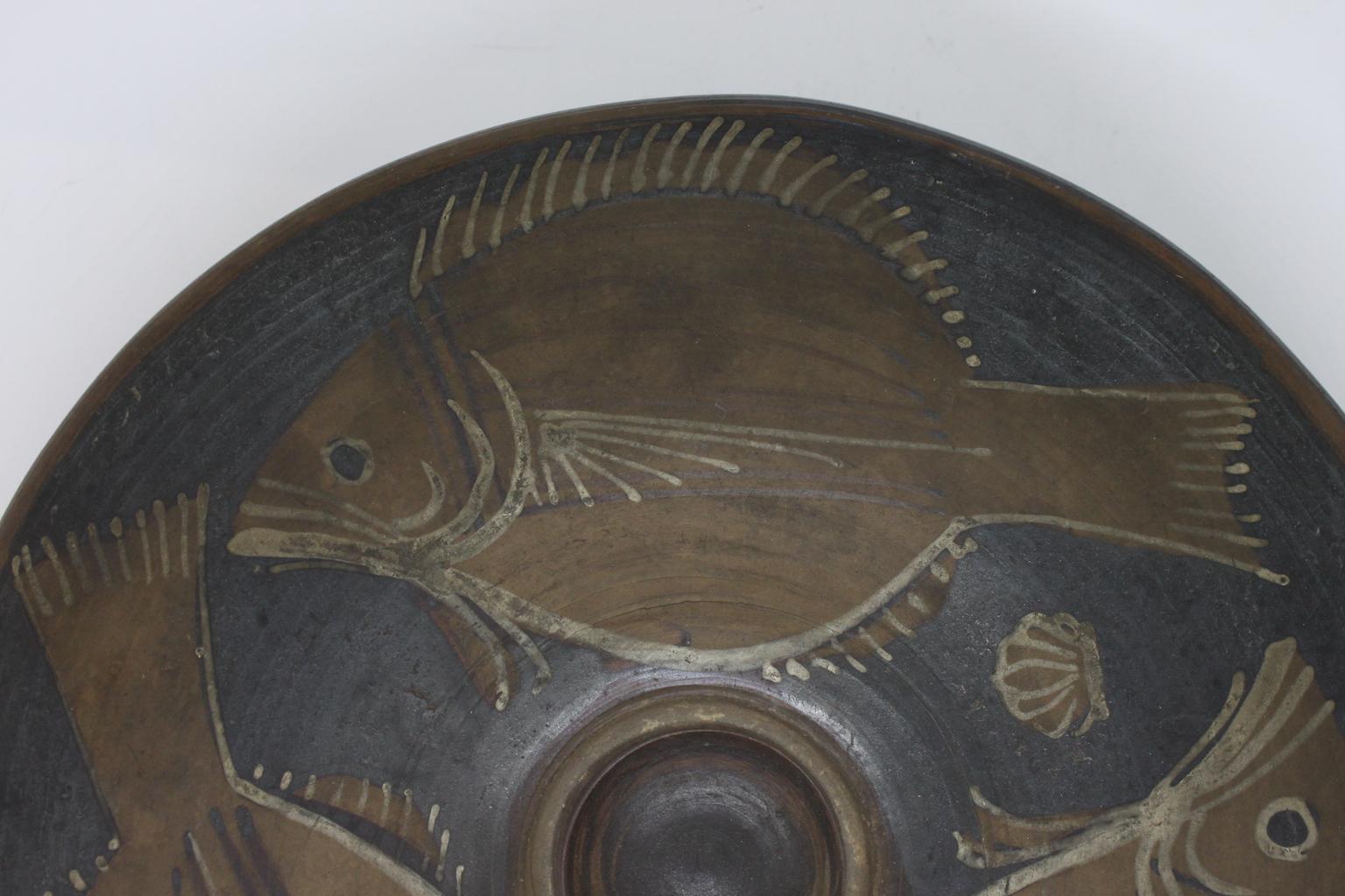 Ancient Greek Ceramic Plate with Fish Decor 4th Century BC In Good Condition For Sale In Marseille, FR