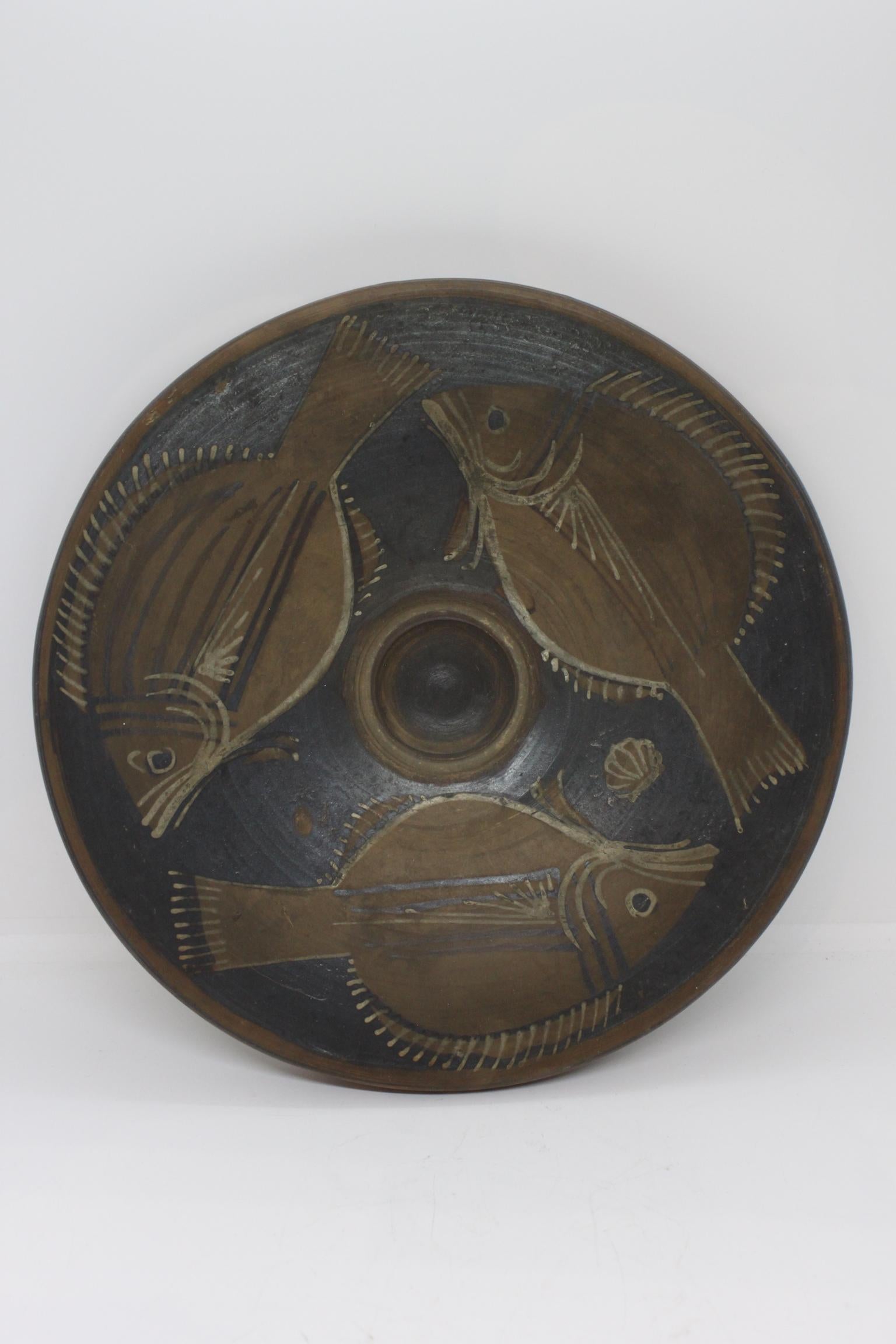 Ancient Greek Ceramic Plate with Fish Decor 4th Century BC For Sale 1