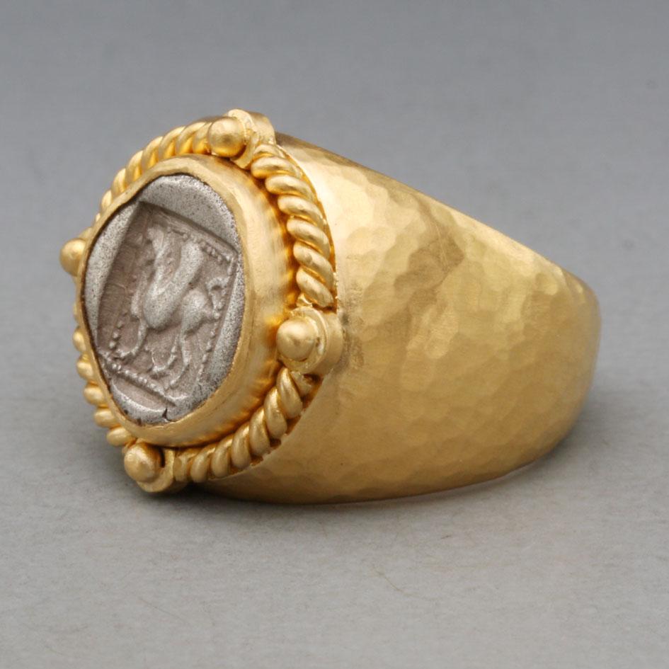 Antike griechische Greifenmünze aus dem 5. Jahrhundert v. Chr. 22K Gold Ring (Klassisch-griechisch) im Angebot