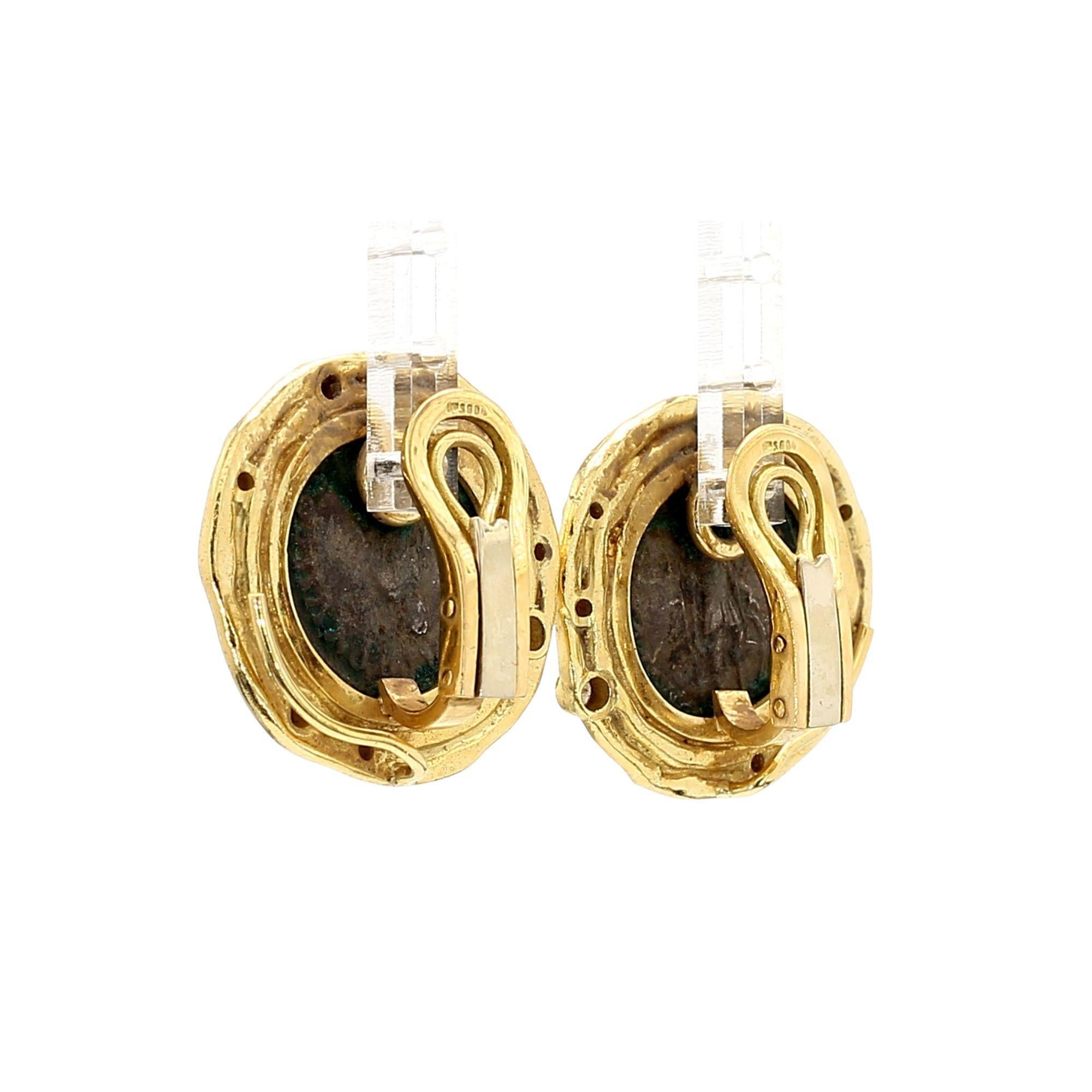 Grec classique Boucles d'oreilles en or jaune 22K serties de pièces de monnaie de la Grèce antique et de diamants taillés en rond en vente