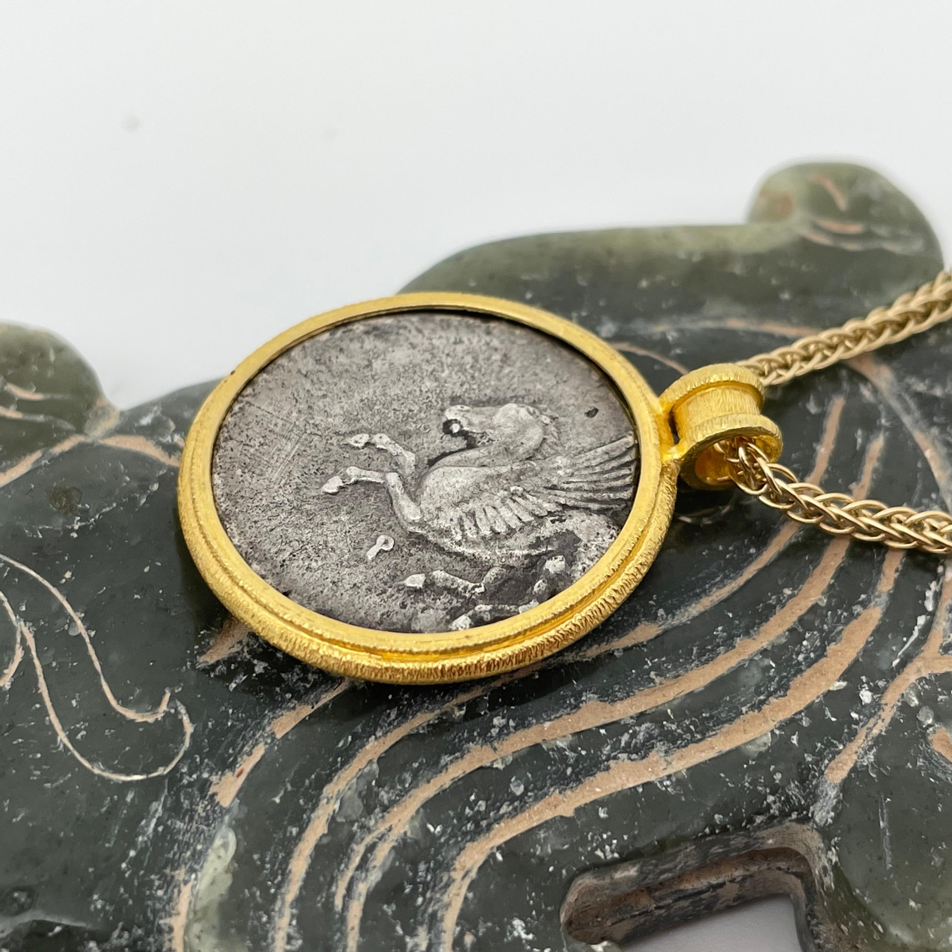 Ancient Greek Corinth 4th Century BC Athena Pegasus Coin 18K Gold Pendant In New Condition In Soquel, CA
