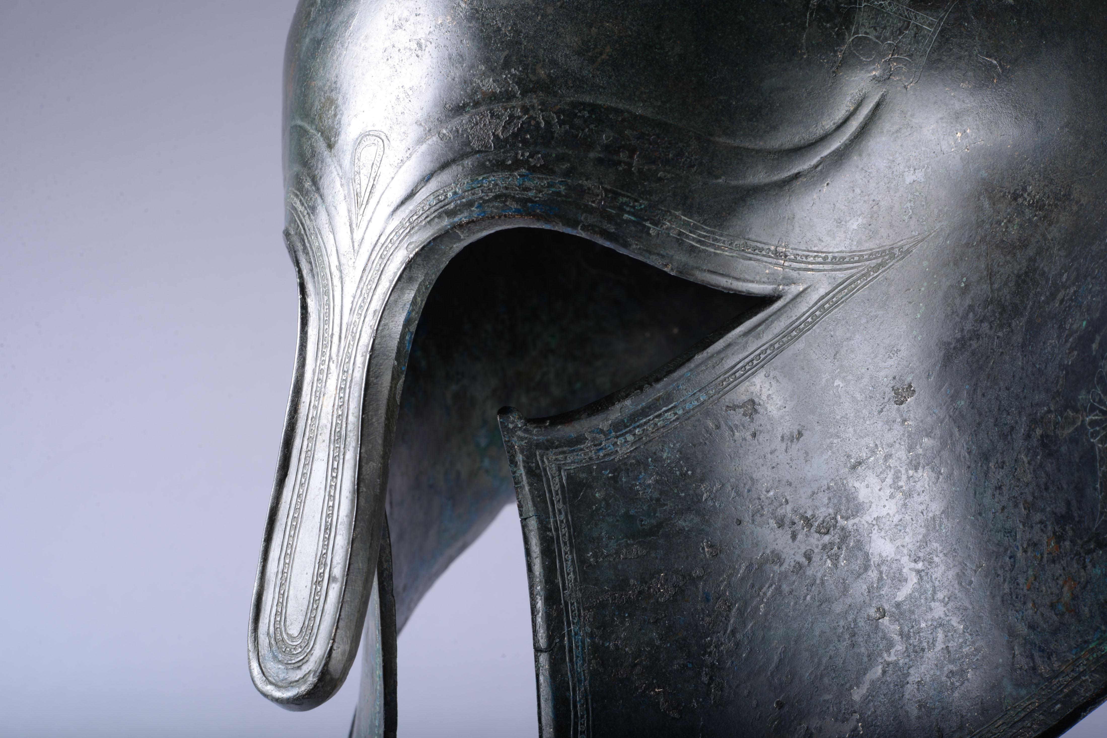 Antikes griechisches korinthisches Helm (Bronze) im Angebot