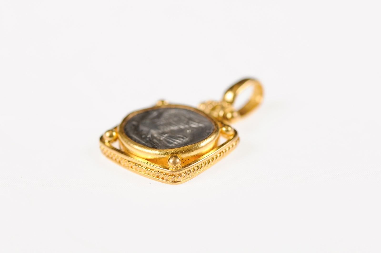 Pendentif numismatique en forme de colombe de la Grèce antique (pendentif) en vente 8
