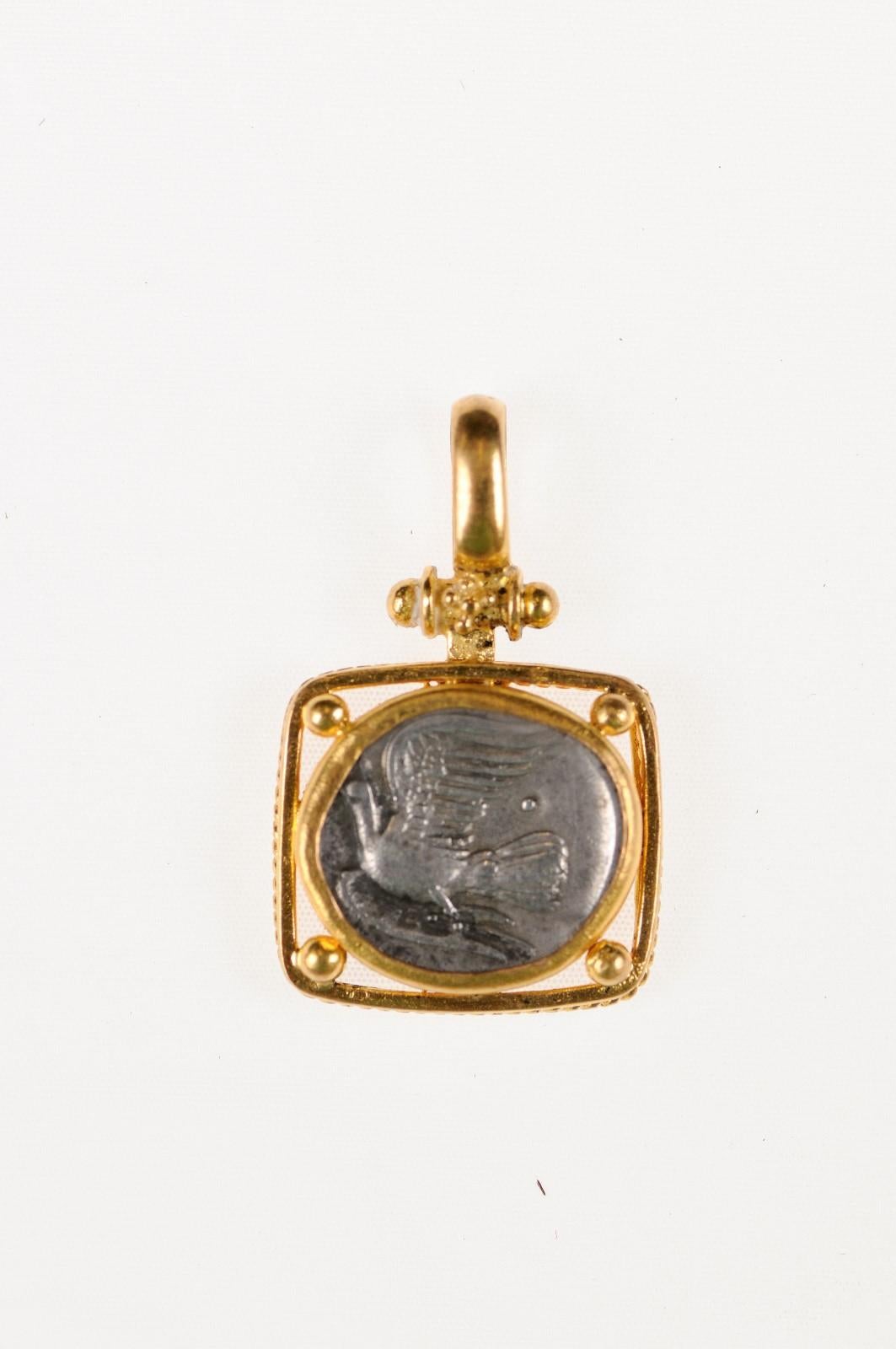Pendentif numismatique en forme de colombe de la Grèce antique (pendentif) Excellent état - En vente à Atlanta, GA