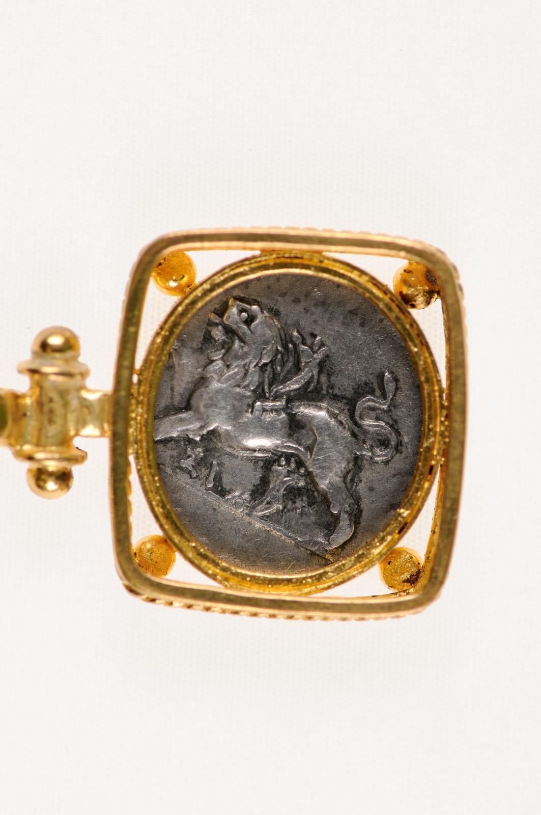 Pendentif numismatique en forme de colombe de la Grèce antique (pendentif) en vente 2