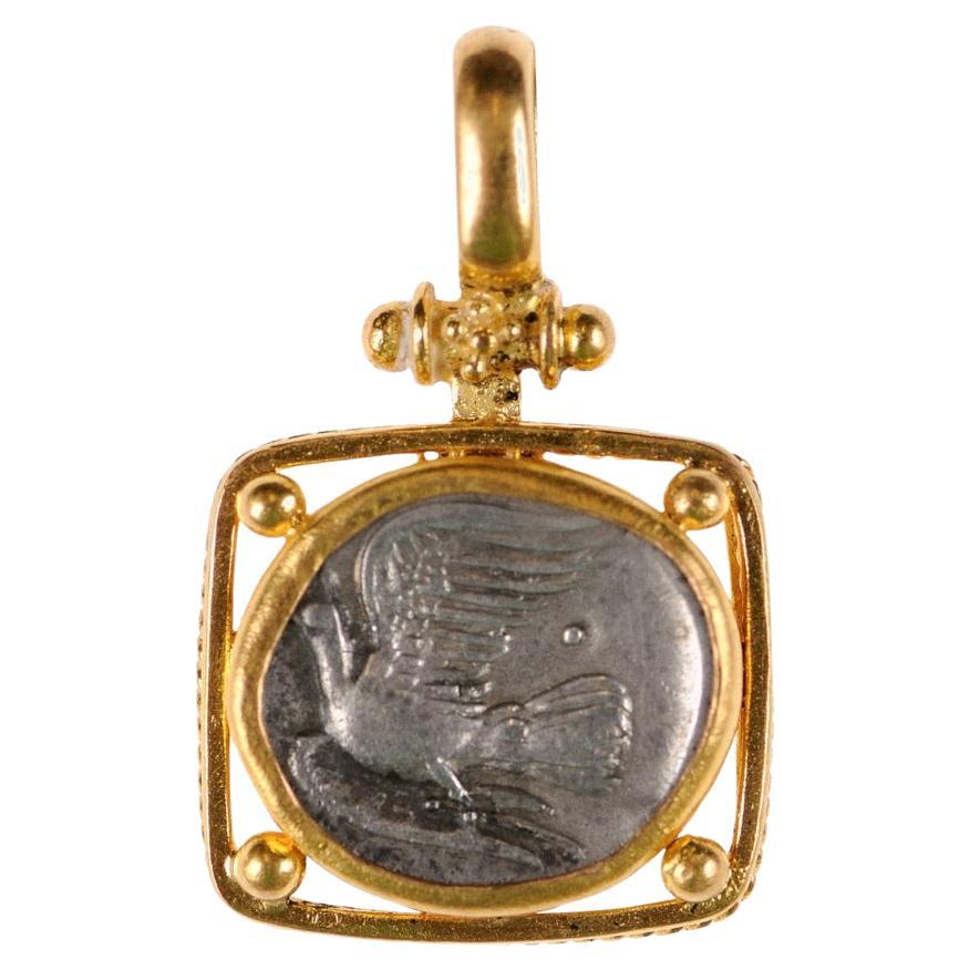 Pendentif numismatique en forme de colombe de la Grèce antique (pendentif) en vente