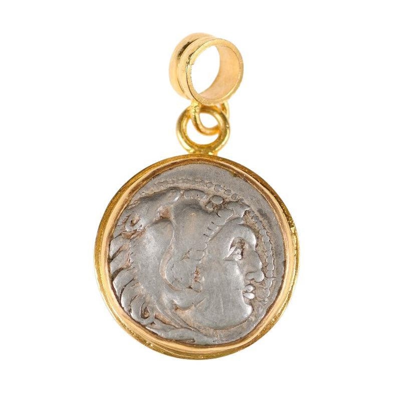 Pièce de monnaie grecque antique (drachme), datant approximativement du IIIe siècle av. J.-C., sertie dans de l'or 22 carats en vente
