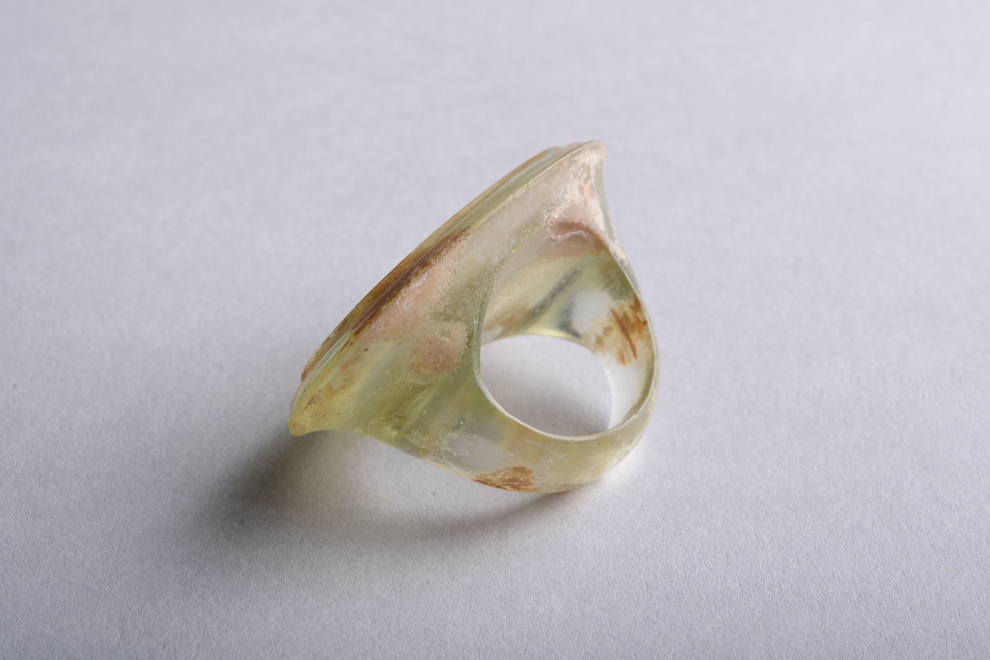 Antiker griechischer Glasring (18. Jahrhundert und früher) im Angebot