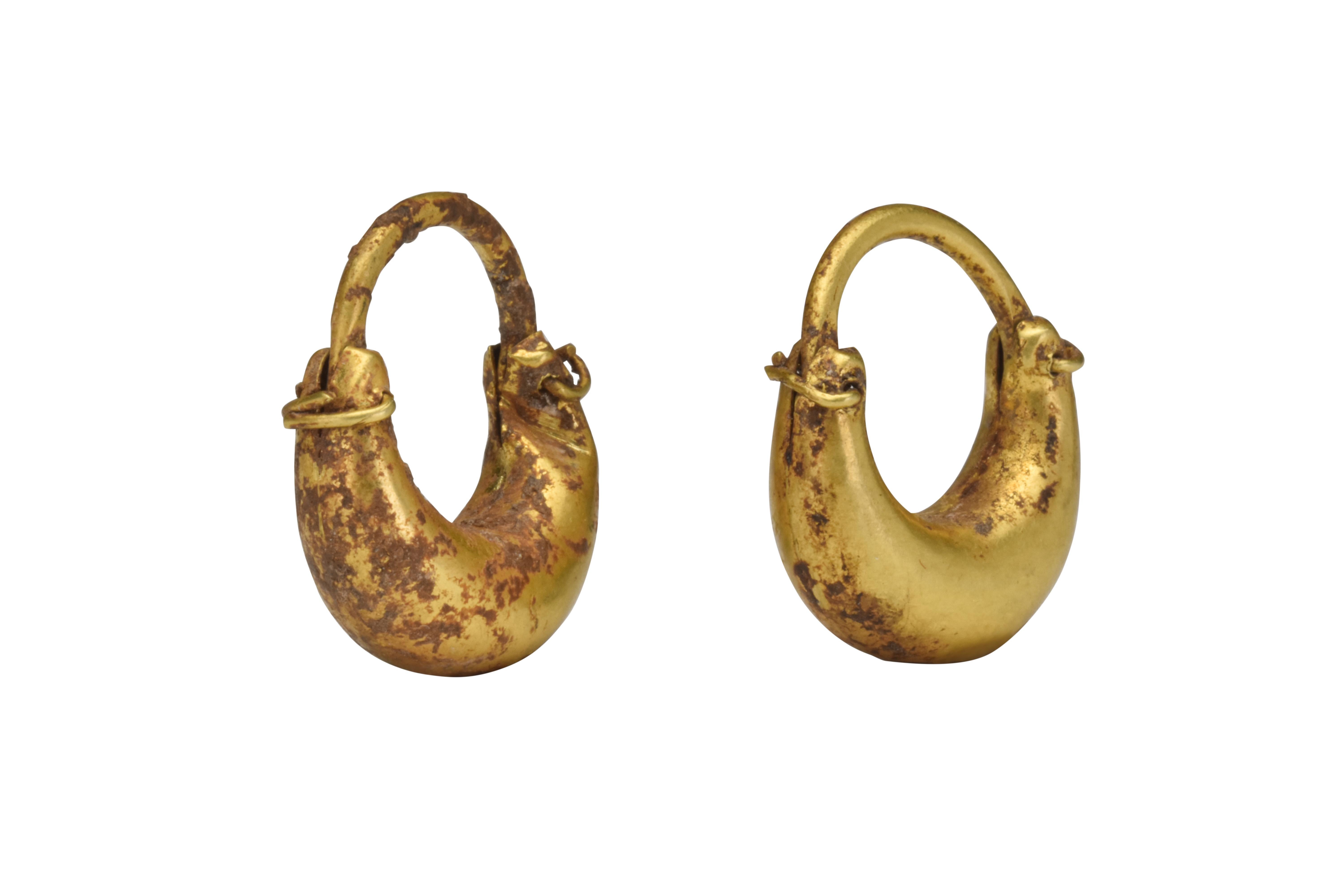 Antike griechische hellenistische Goldboot-Ohrringe in Form eines Bootes (Klassisch-griechisch) im Angebot