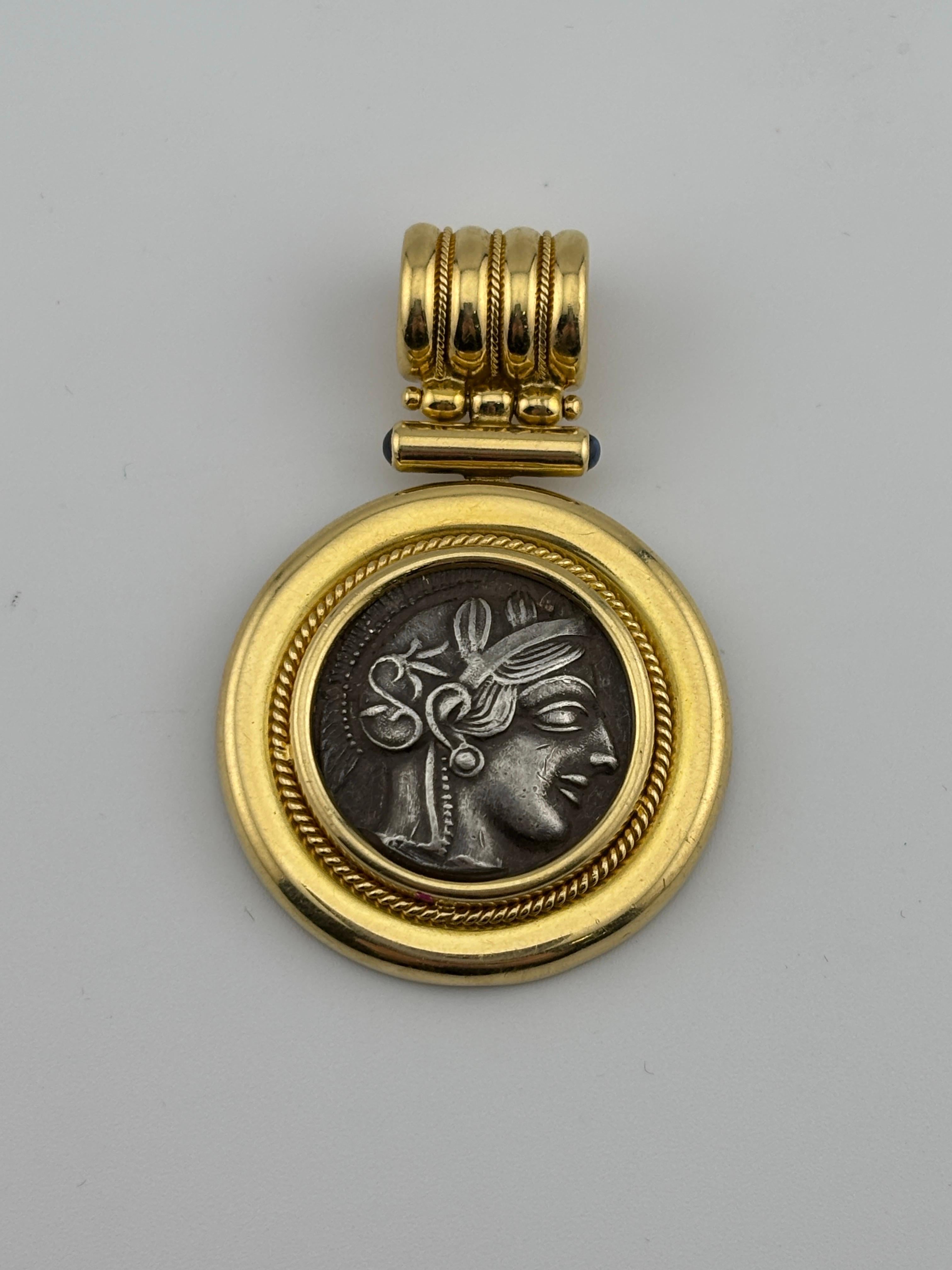 Moneta in argento sterling di ispirazione greca antica con incastonatura/pendente in oro giallo 18 carati in vendita 6