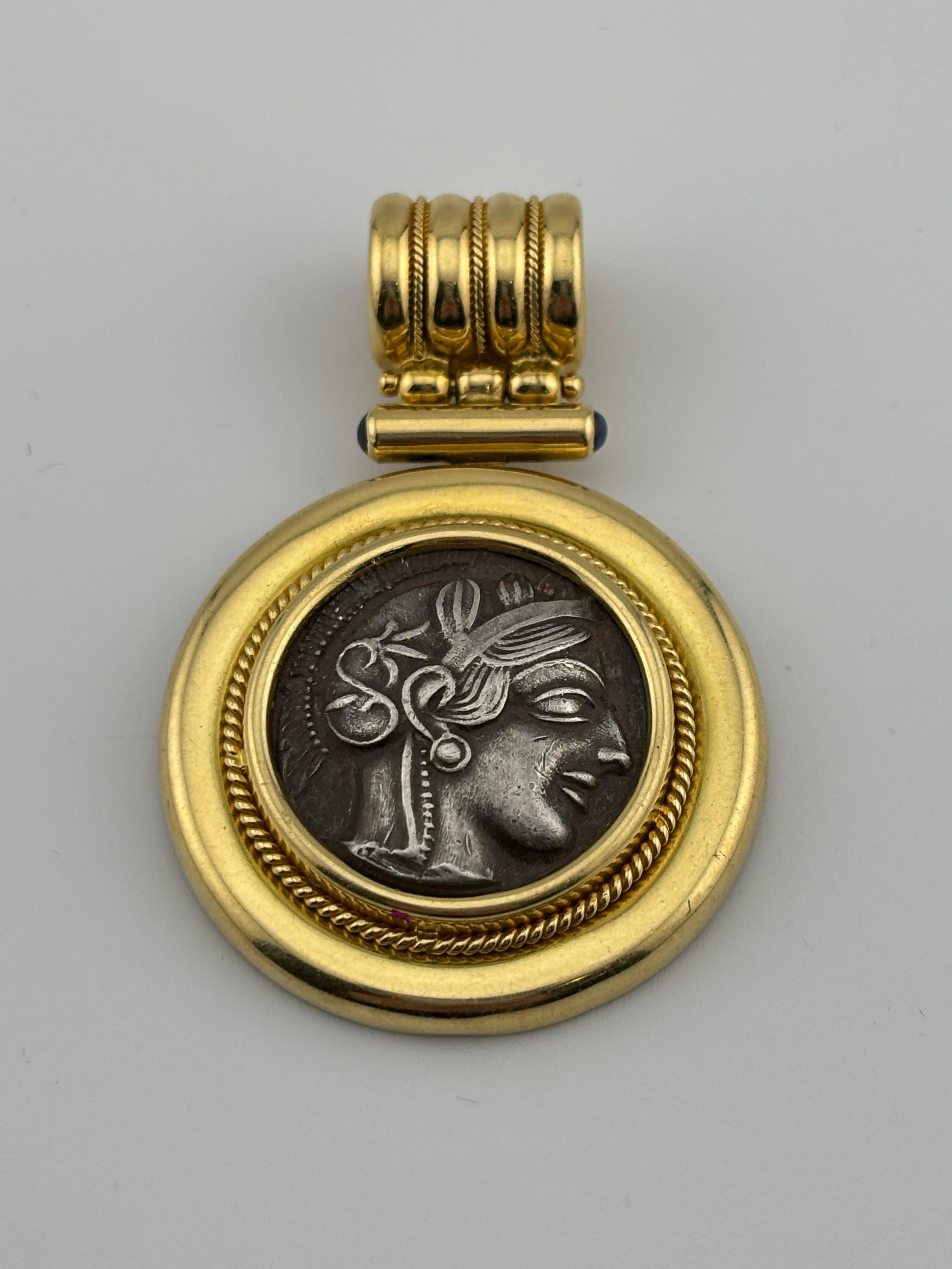 da uomo o donna Moneta in argento sterling di ispirazione greca antica con incastonatura/pendente in oro giallo 18 carati in vendita
