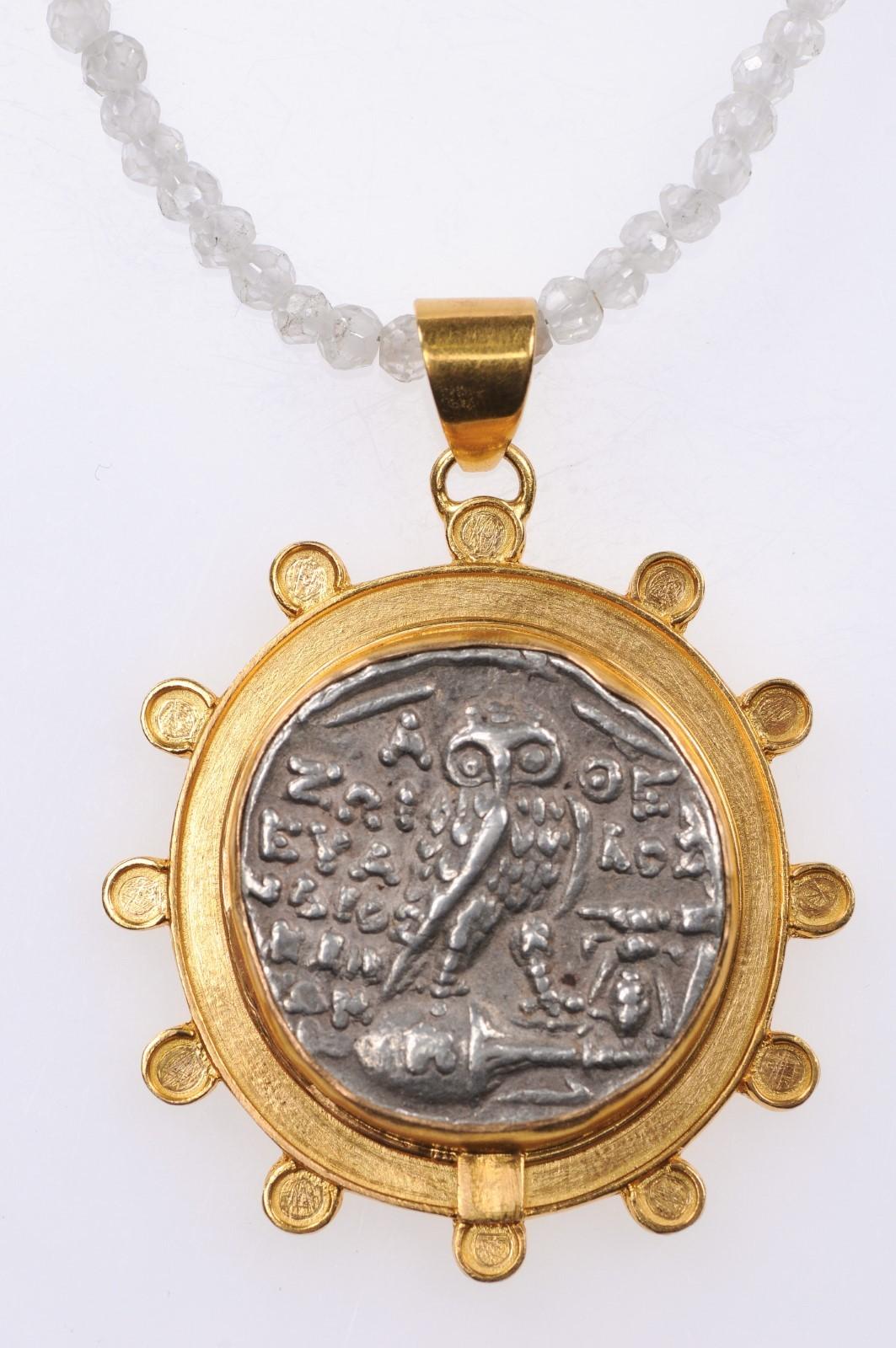Pendentif en pièces de monnaie Chouette et Athéna de la Grèce antique (pendentif uniquement) Unisexe en vente