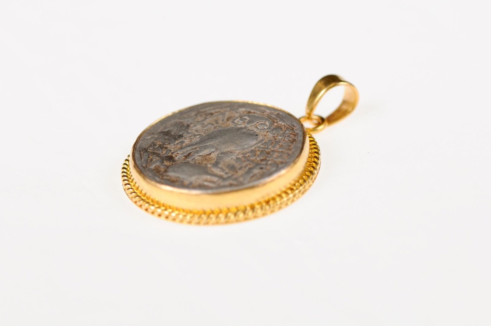Pendentif en forme de hibou de l'Antiquité grecque (pendentif uniquement) en vente 1