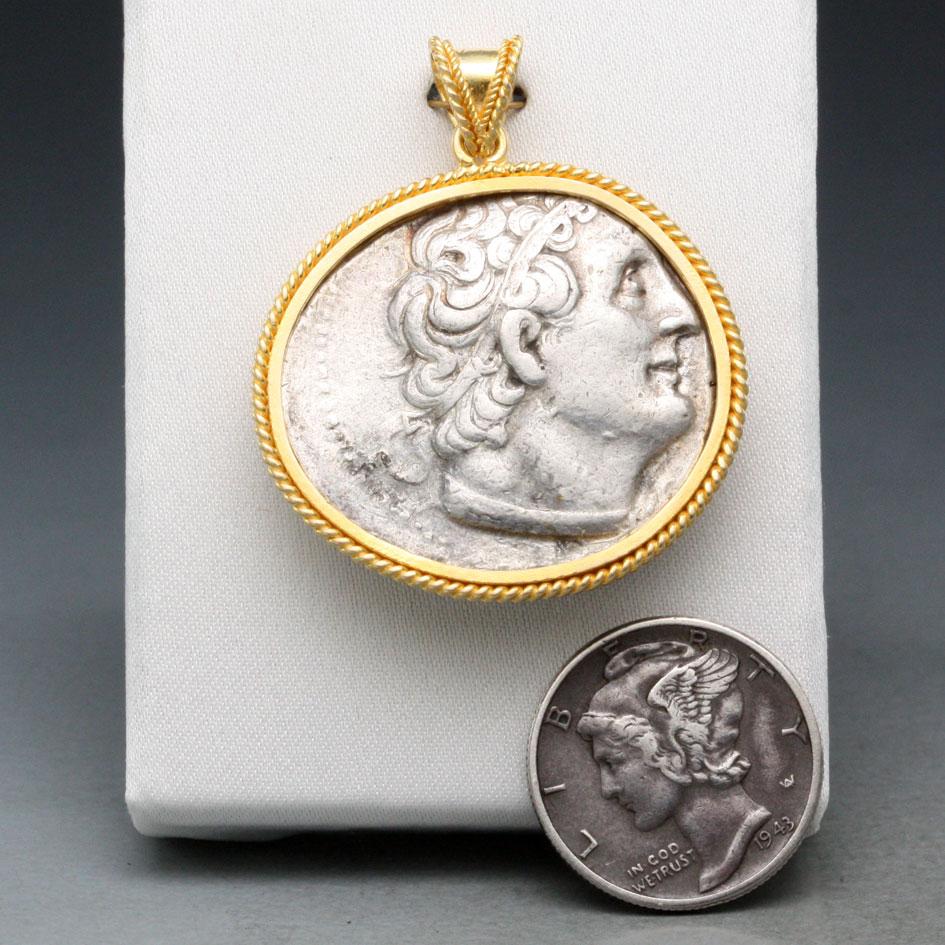 Pendentif en or 18 carats:: dynastie ptolémaïque grecque ancienne:: 3e siècle avant J.-C.:: pièce d'aigle 5