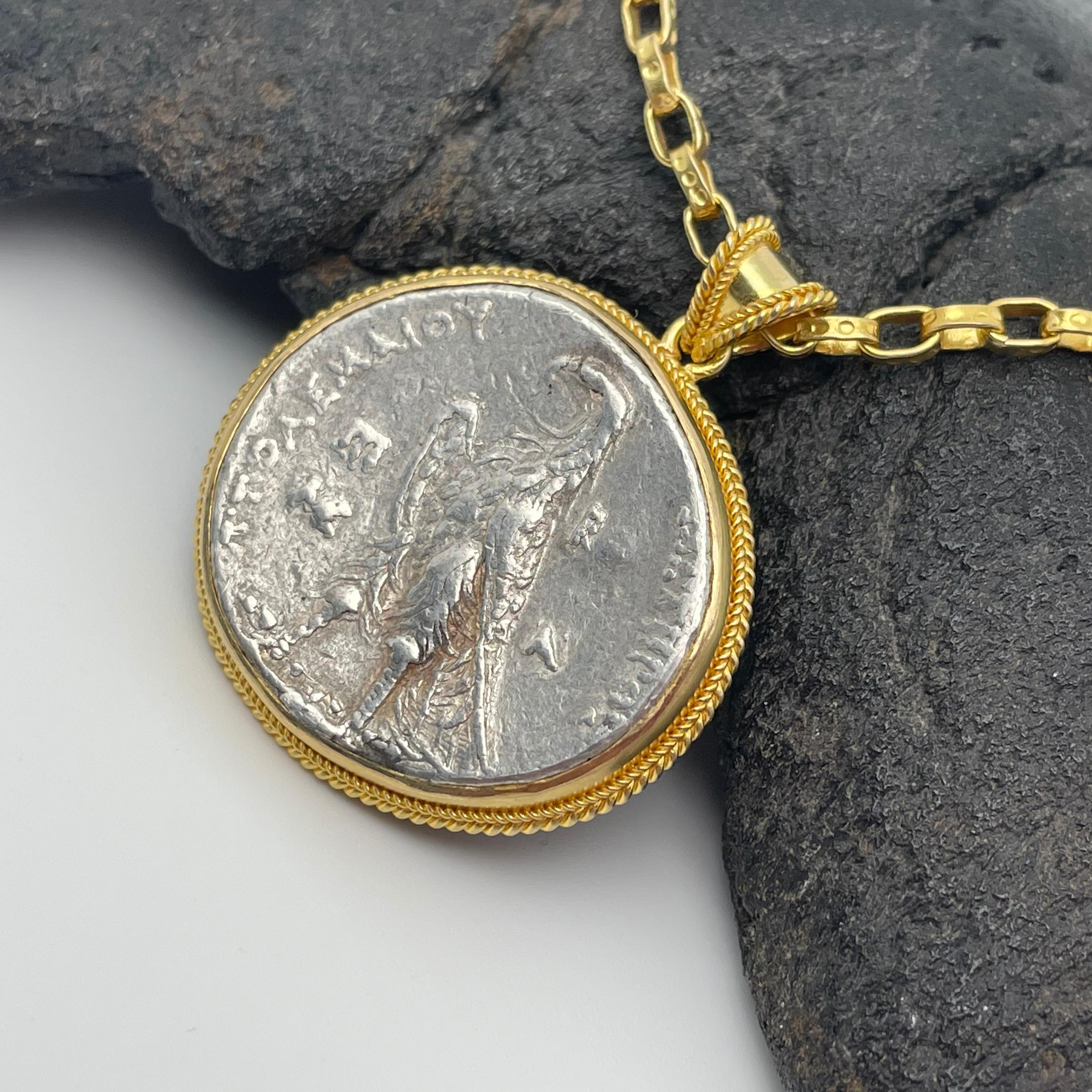 Grec classique Pendentif en or 18 carats:: dynastie ptolémaïque grecque ancienne:: 3e siècle avant J.-C.:: pièce d'aigle