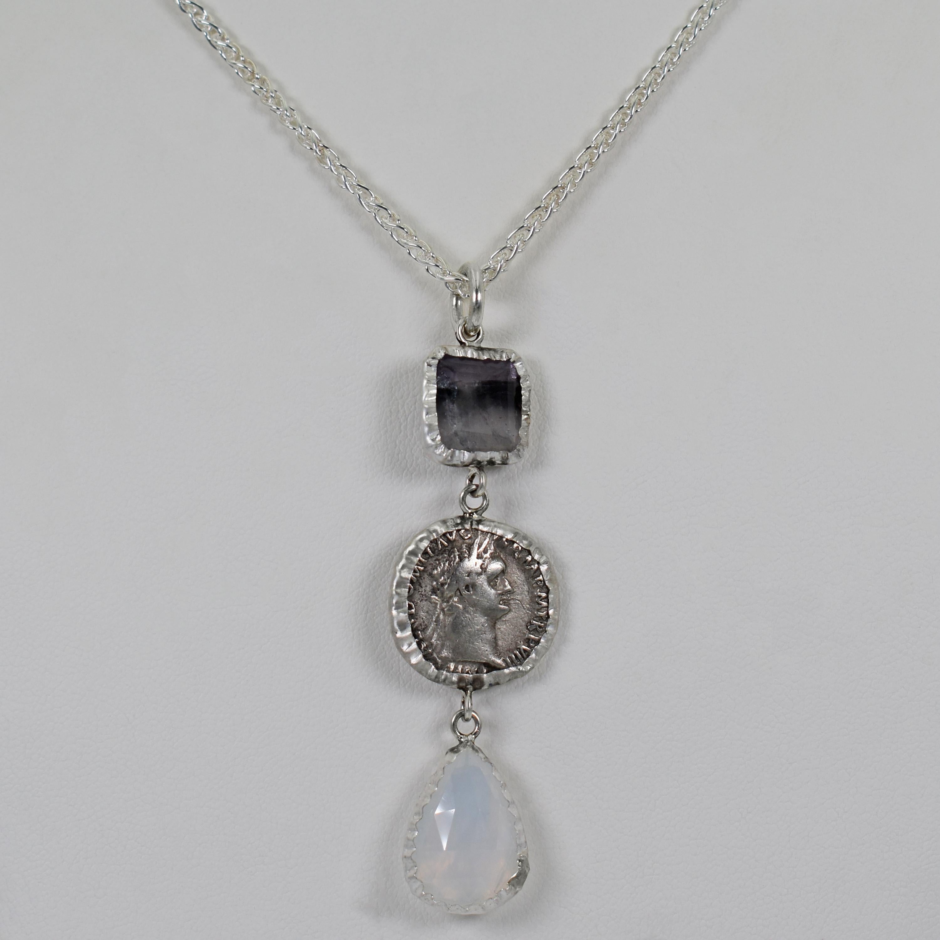 Contemporain Collier pendentif de la Grèce antique en argent, fluorine et pierre de lune pendante en vente