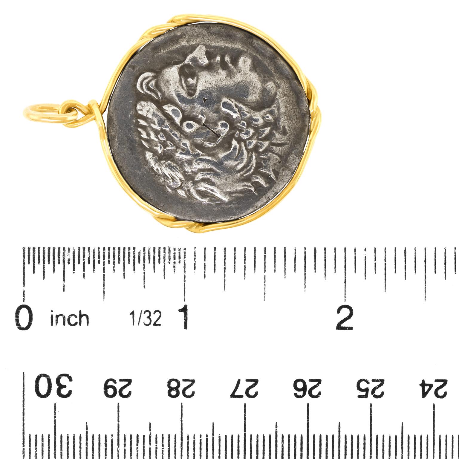 Pendentif en argent en forme de pièce de monnaie de la Grèce antique 2