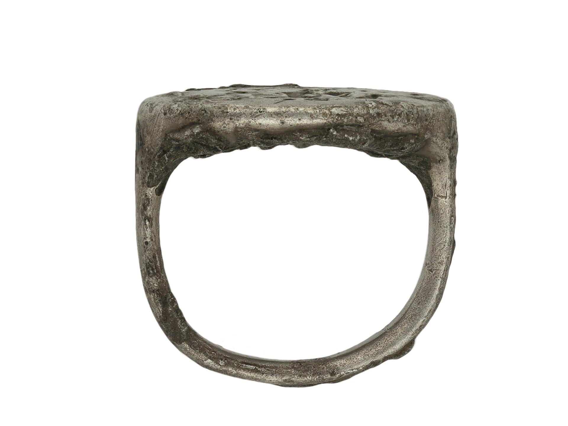 Classical Greek Ancient Greek silver ring with hunting scene, circa 2nd century BC. For Sale
