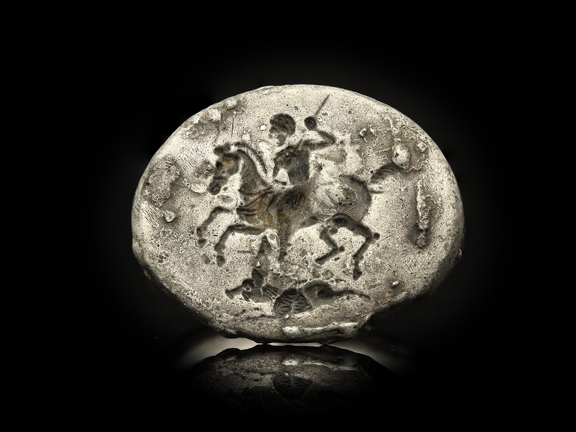 Men's Ancient Greek silver ring with hunting scene, circa 2nd century BC. For Sale