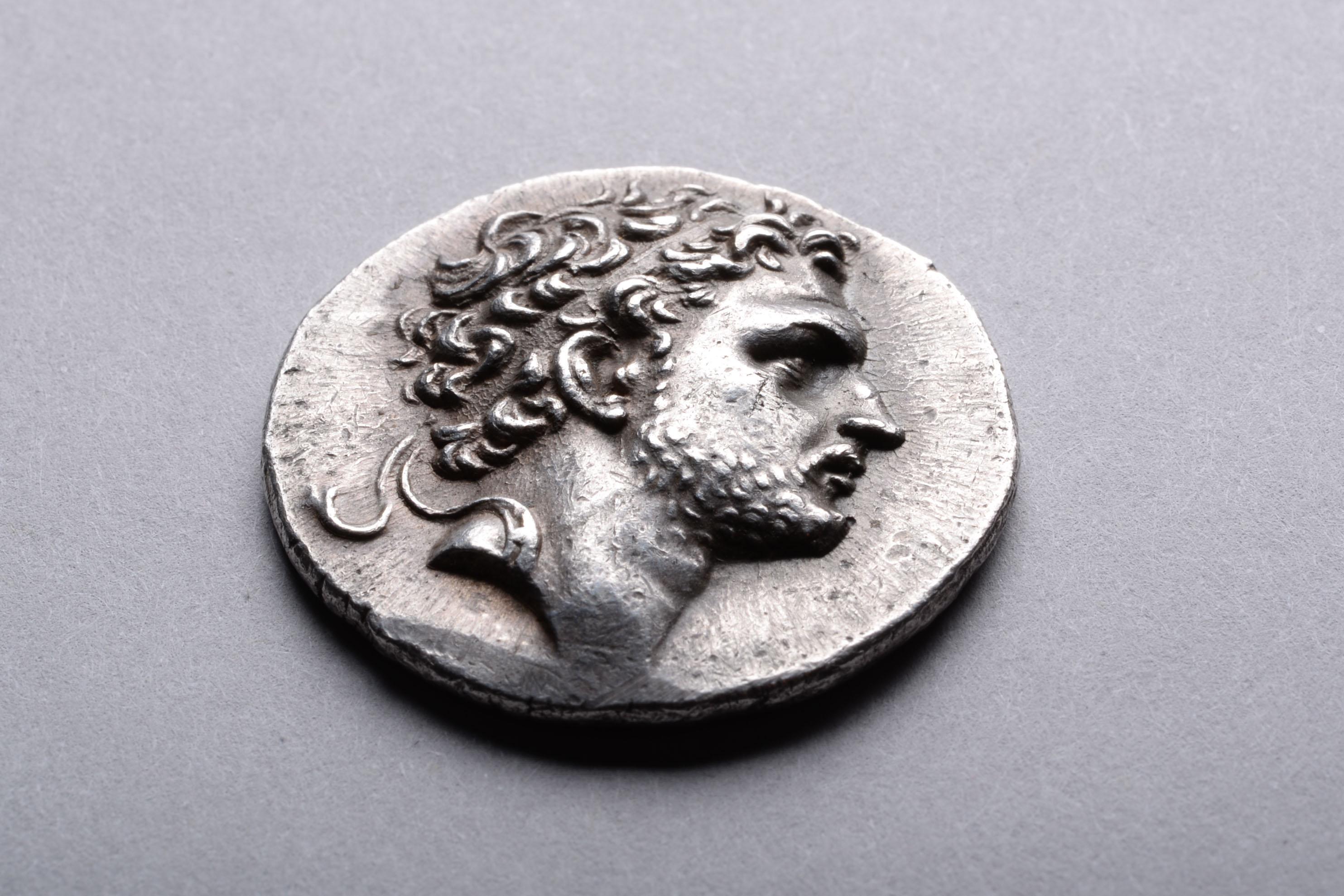 Ancient Greek Silver Tetradrachm Coin of King Perseus, 174 BC In Excellent Condition In London, GB